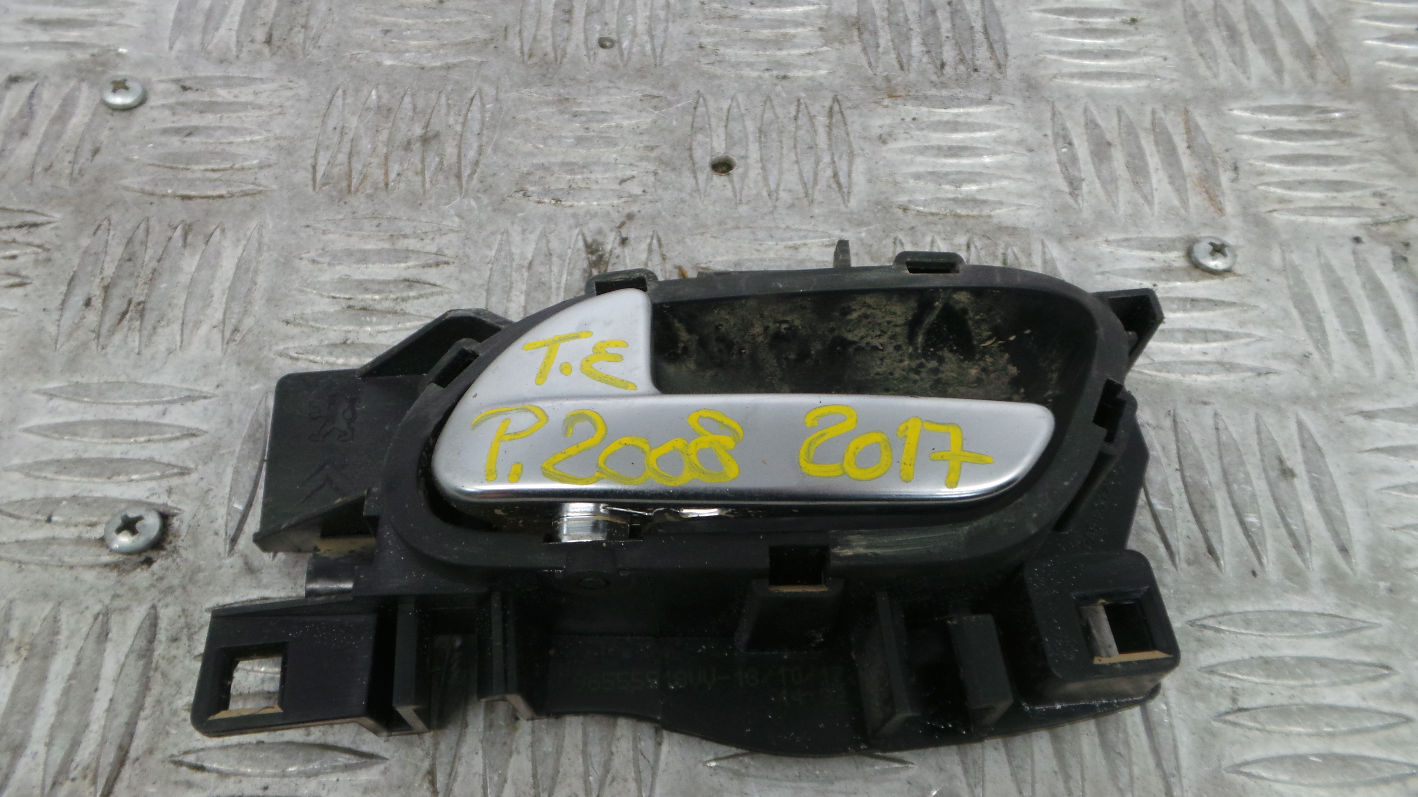 Puxador Interior Traseiro Esquerdo  96555518VV - PEUGEOT 2008 I (CU_)-36714587