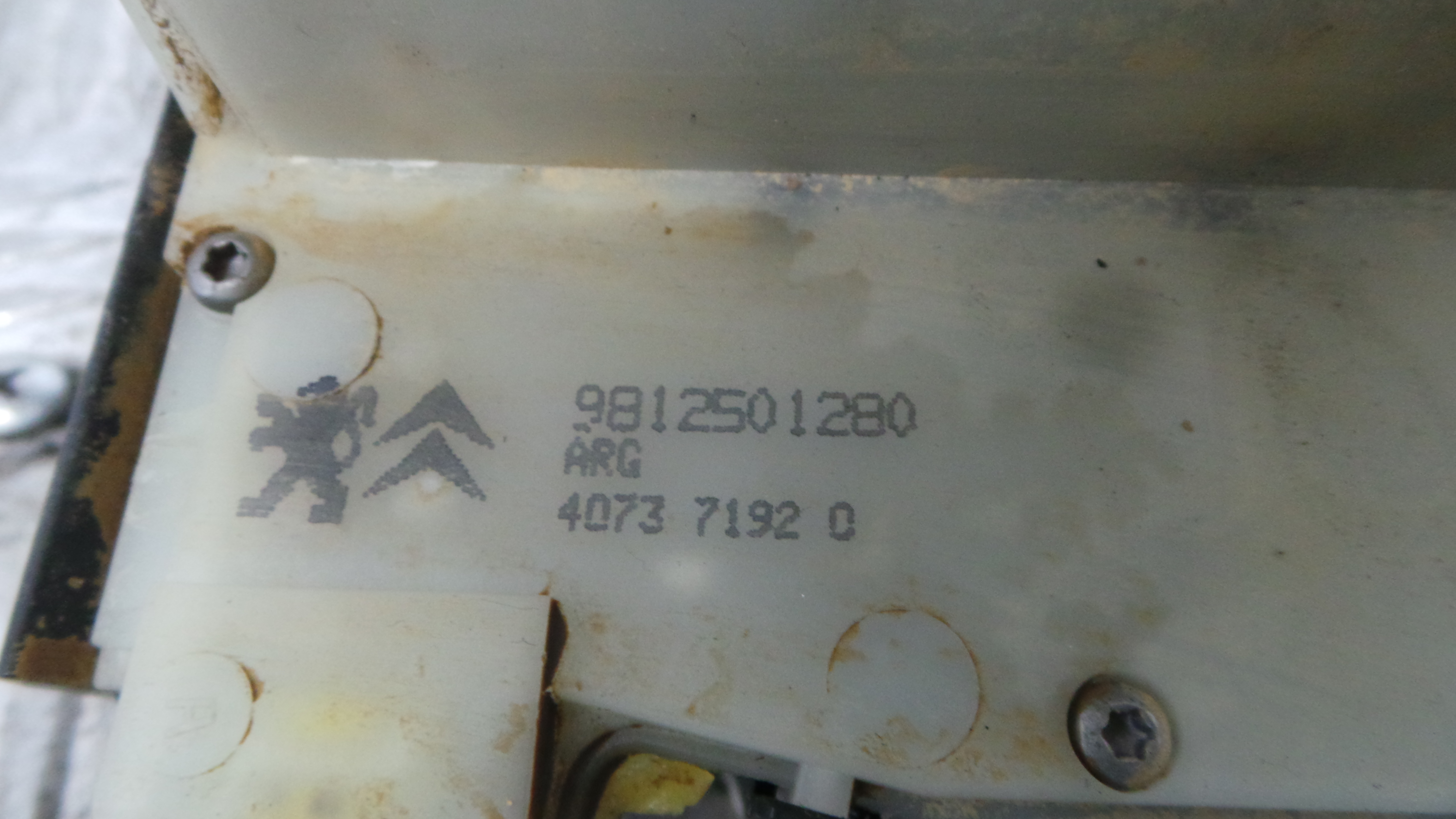 Fecho da Porta Trás Esq 9812501280 - PEUGEOT 2008 I (CU_)-36714590