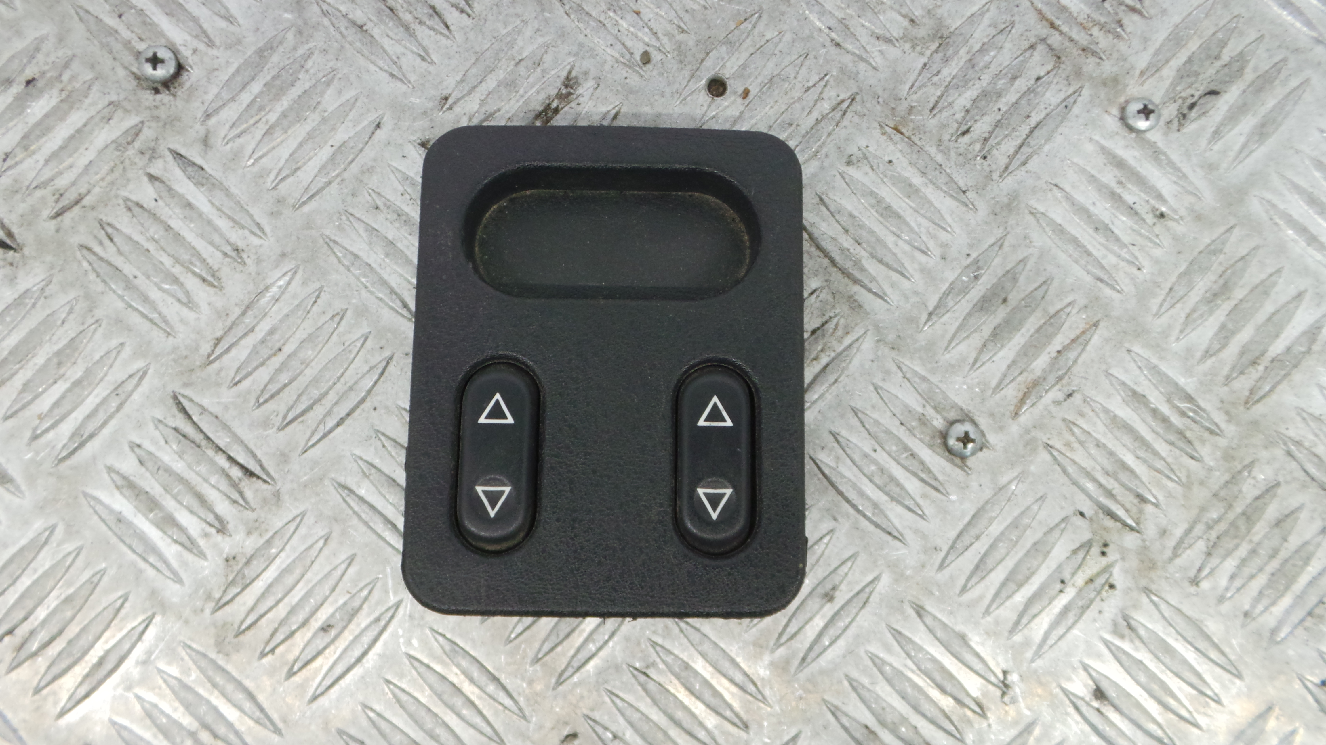 Interruptor / Comando Elevador Vidro Trás Esq 9610690180 - PEUGEOT 306 Break (7E, N3, N5)-36714952