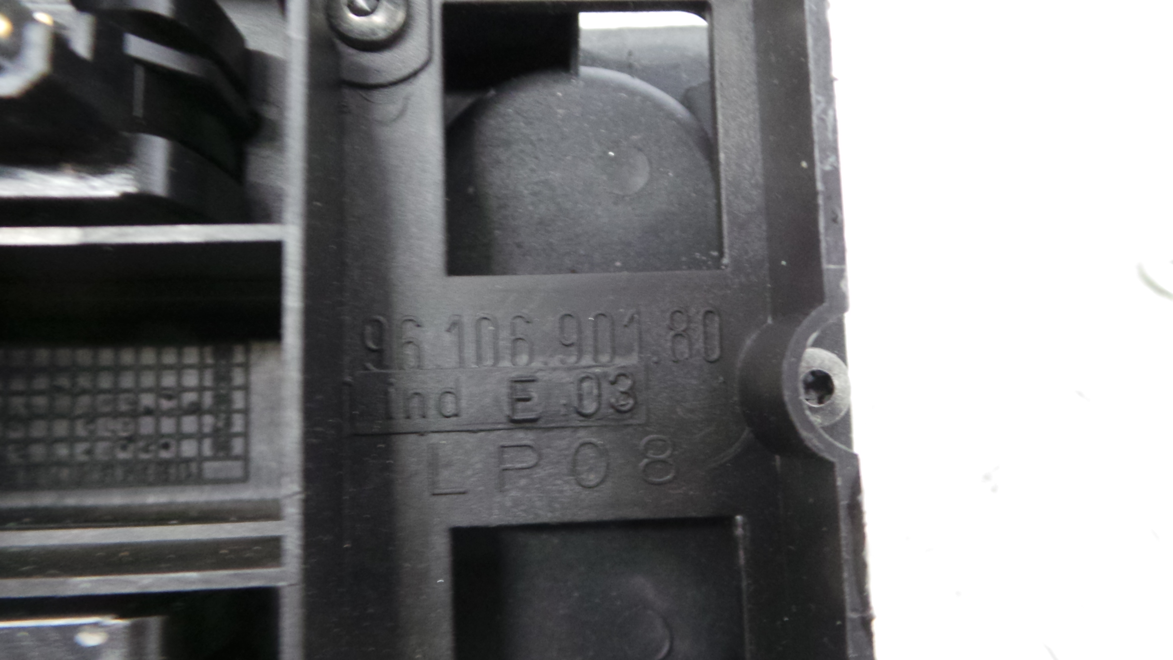 Interruptor / Comando Elevador Vidro Trás Esq 9610690180 - PEUGEOT 306 Break (7E, N3, N5)-36714952