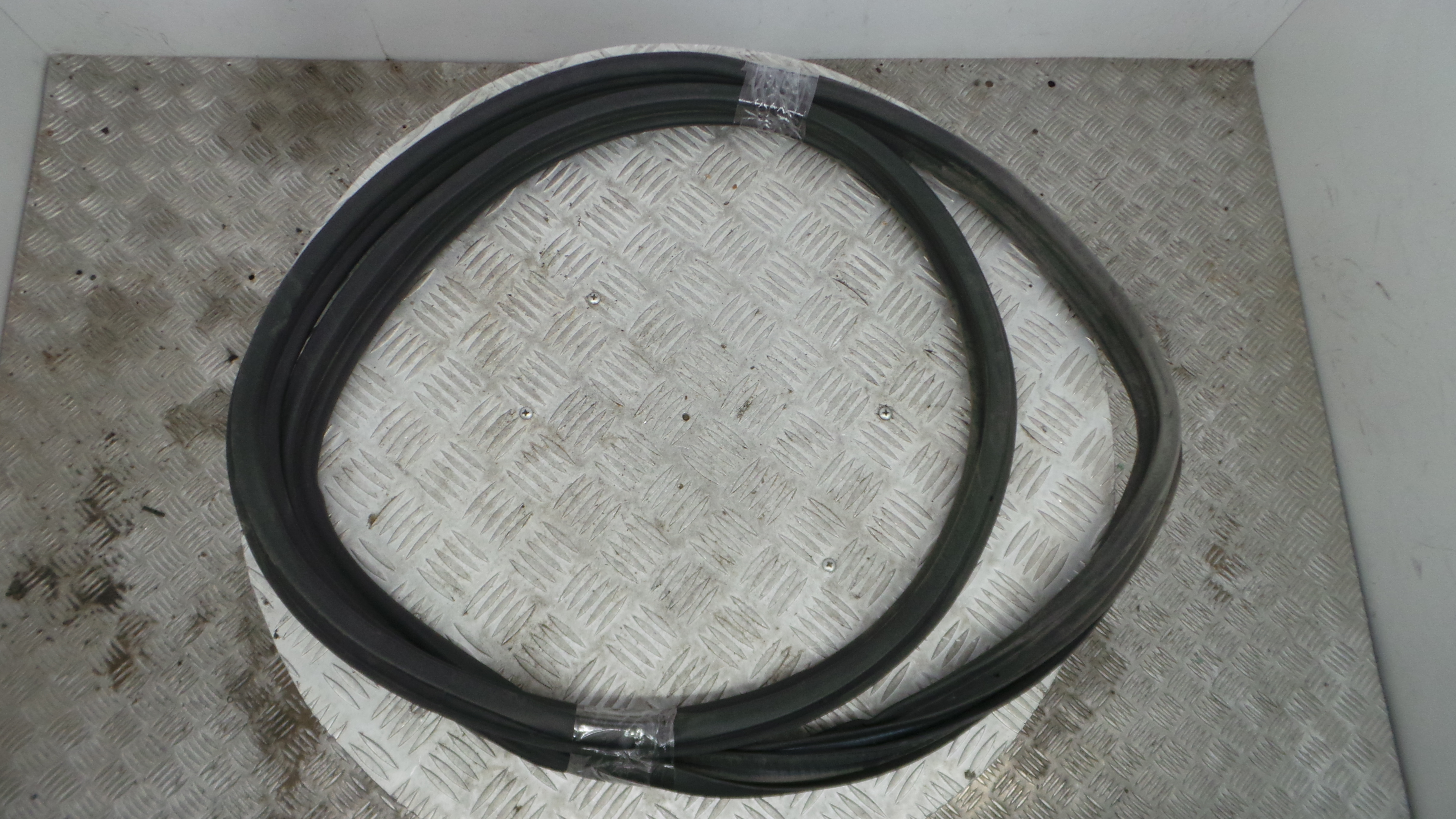 Borracha Porta Tras Esquerda 13189019 - OPEL CORSA D (S07)-36718269