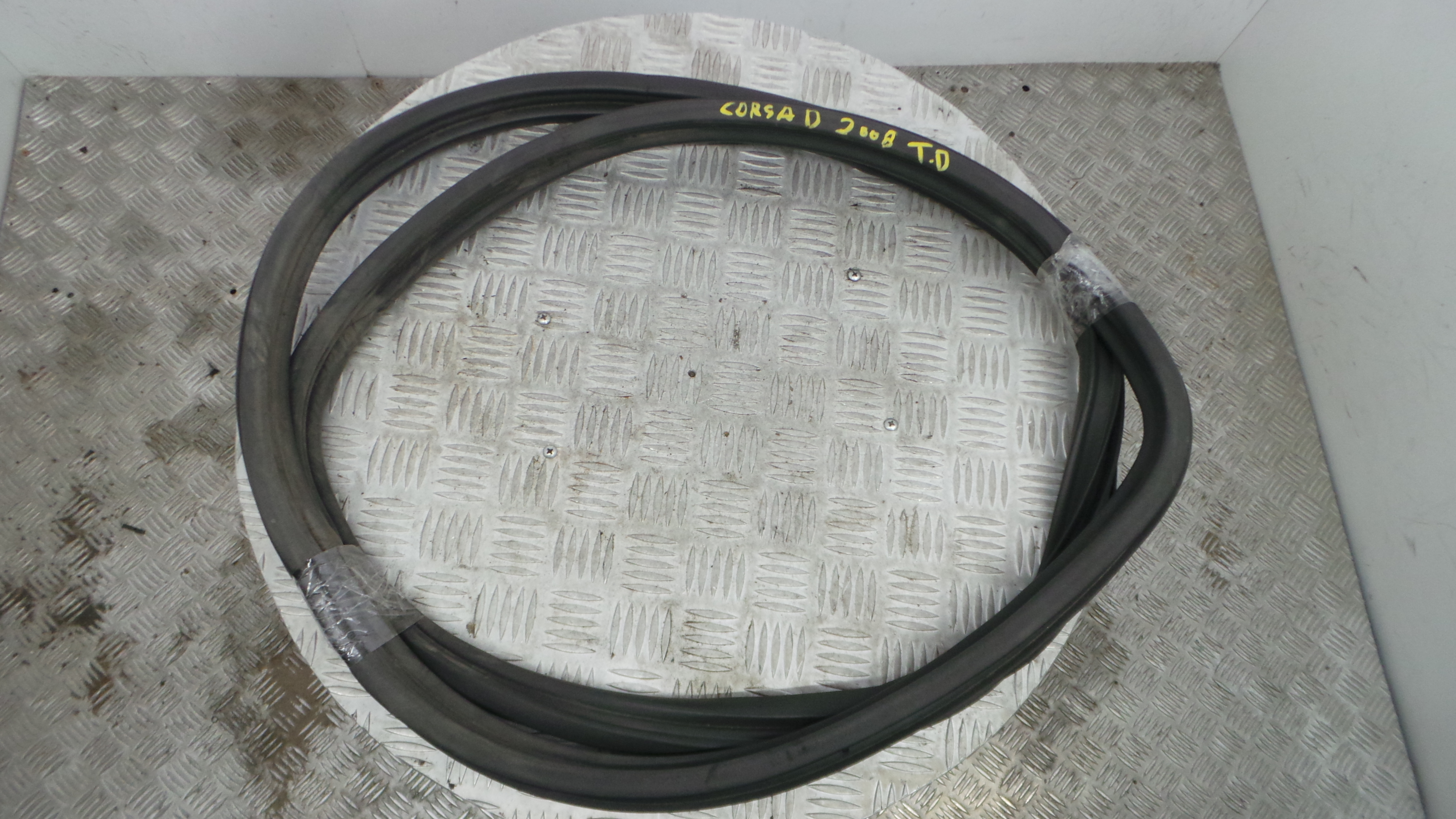 Borracha Porta Tras Direita 13189019 - OPEL CORSA D (S07)-36718292