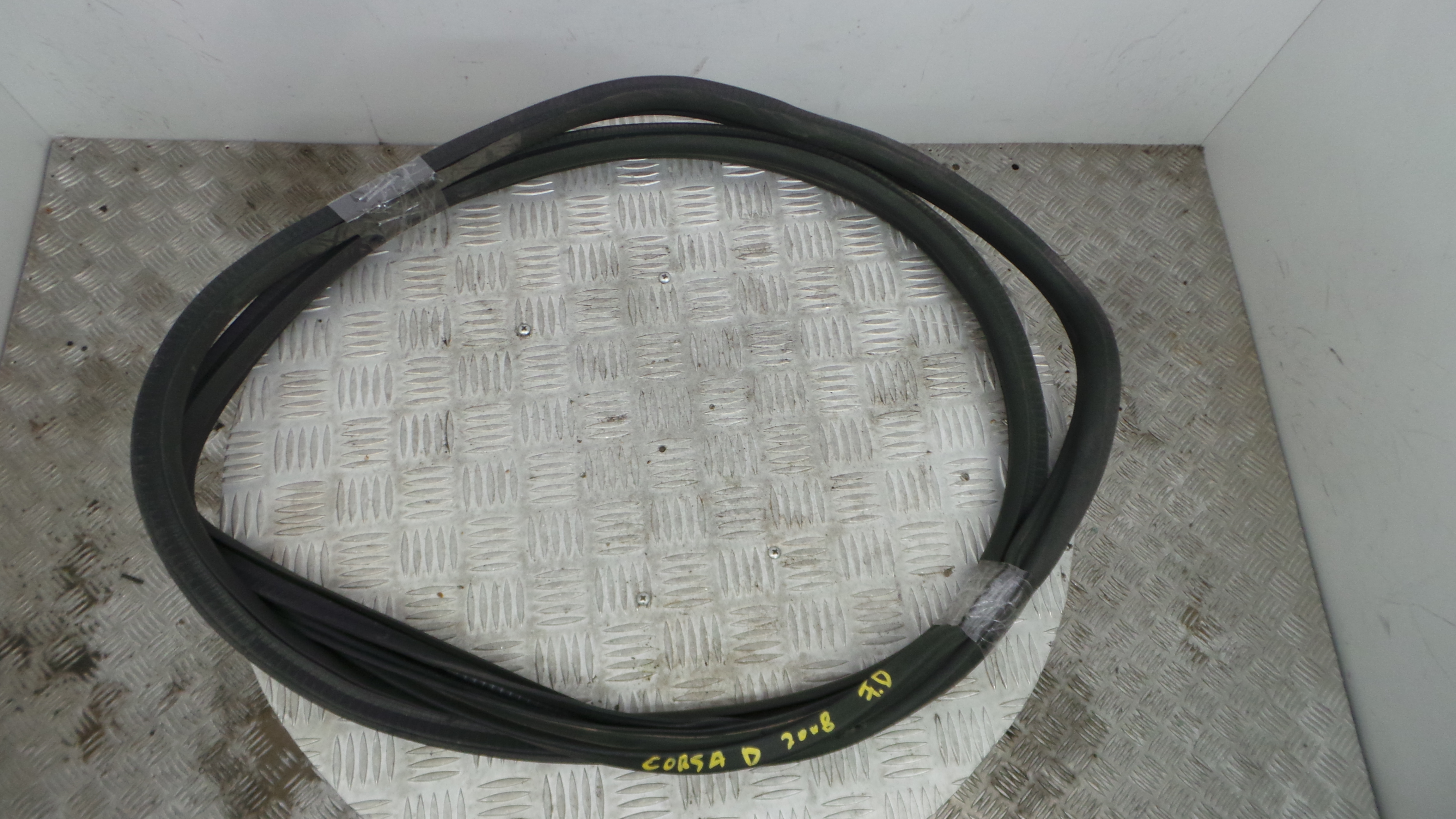 Borracha Porta Frente Direita 13189015 - OPEL CORSA D (S07)-36718368