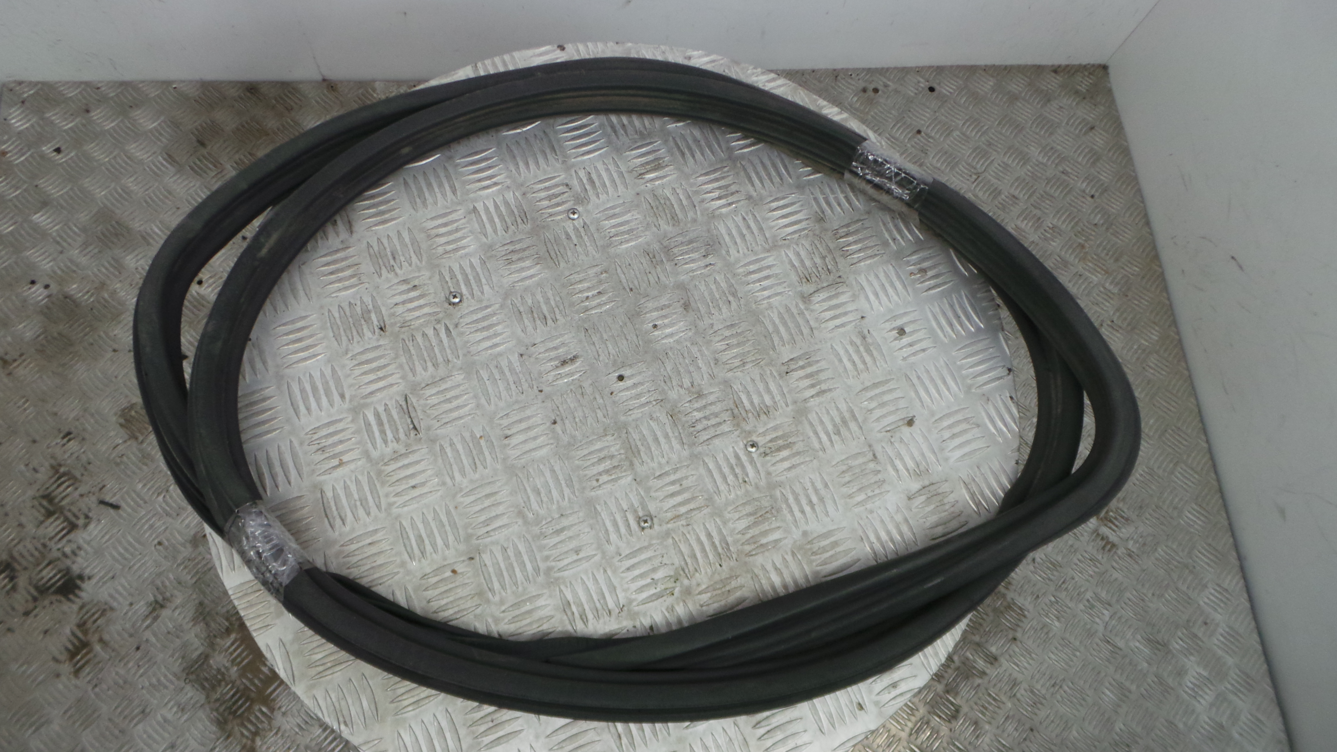 Borracha Porta Frente Direita 13189015 - OPEL CORSA D (S07)-36718368