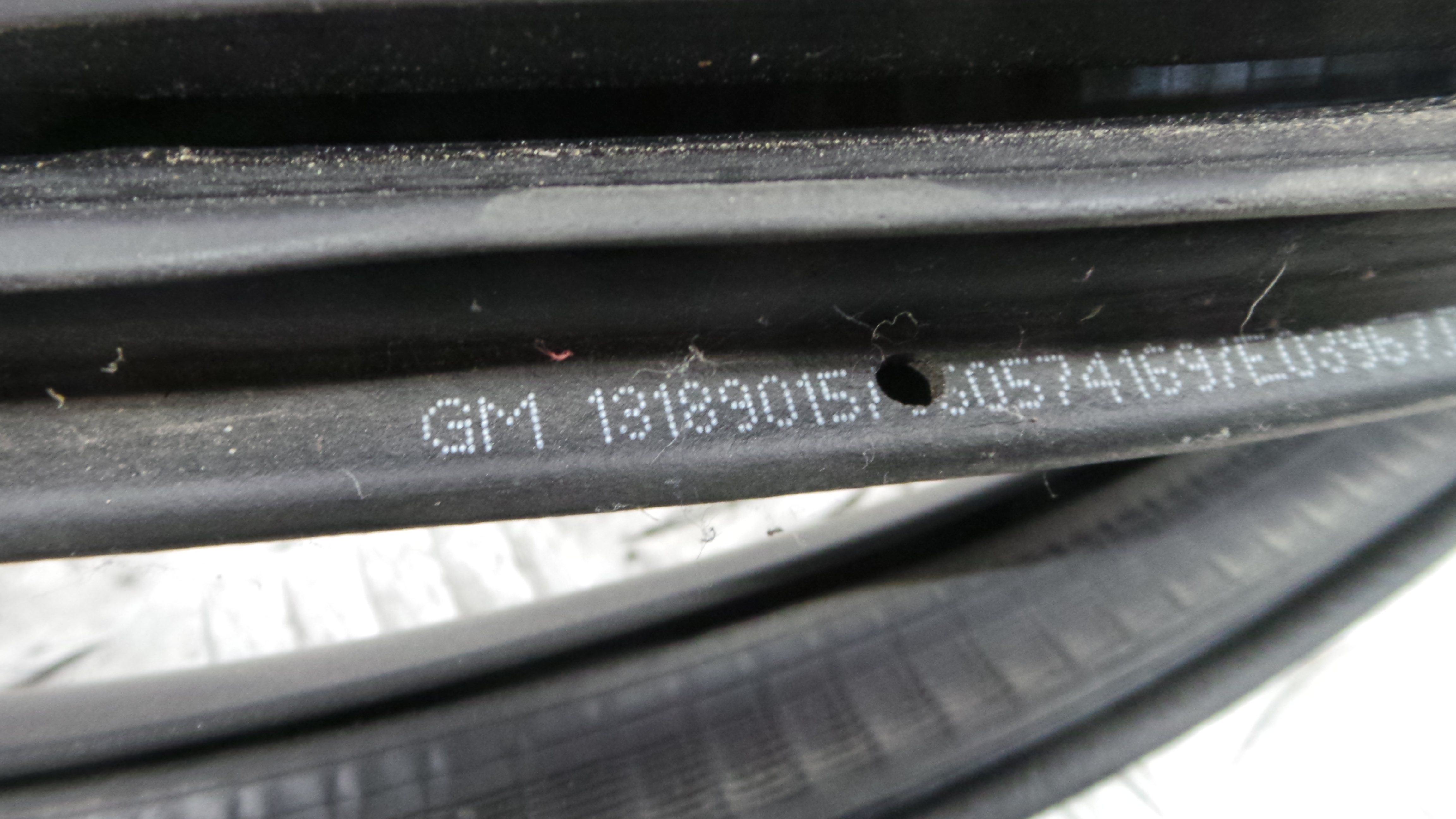 Borracha Porta Frente Direita 13189015 - OPEL CORSA D (S07)-36718368