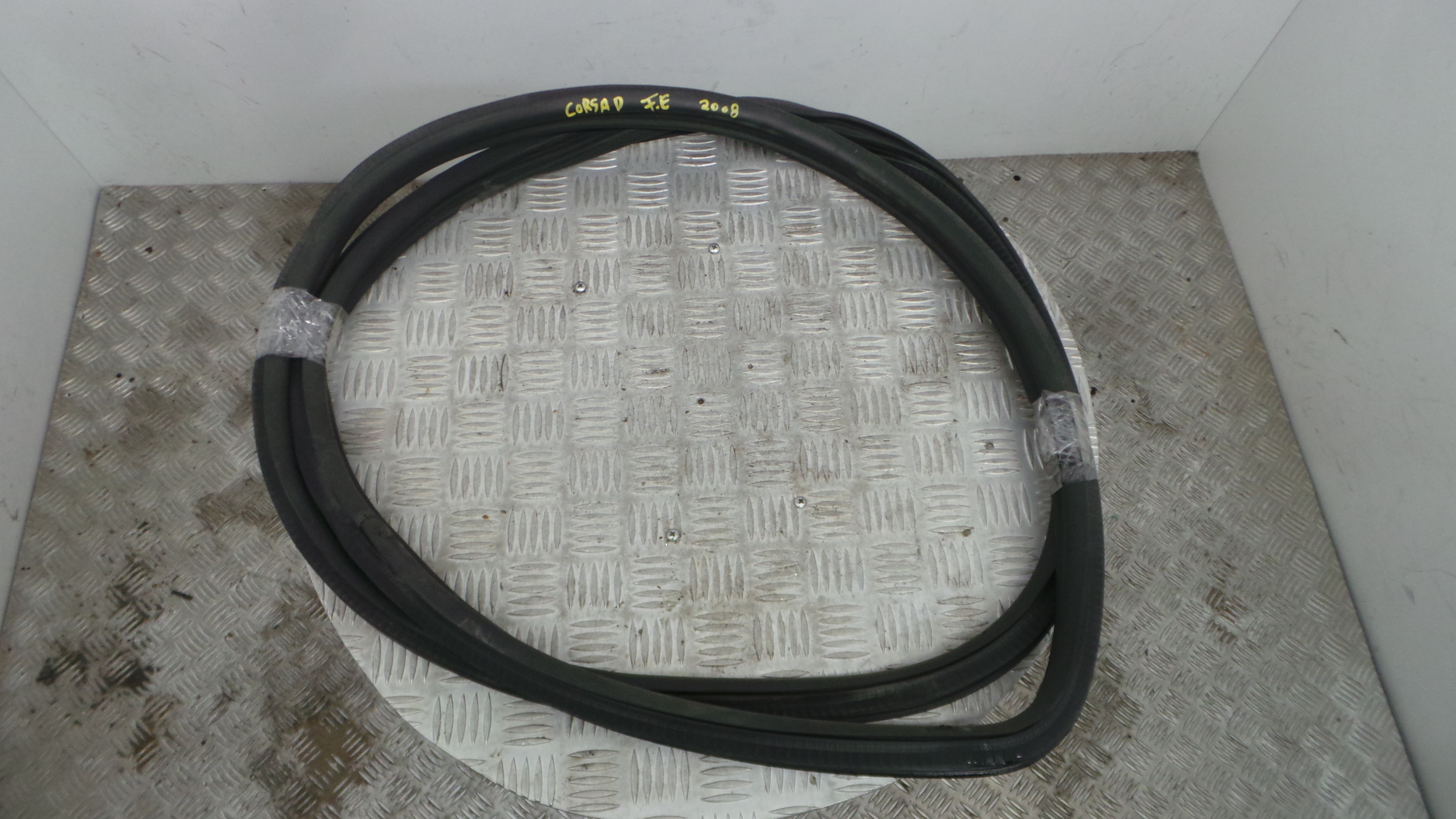 Borracha Porta Frente Esquerda 13189015 - OPEL CORSA D (S07)-36718452