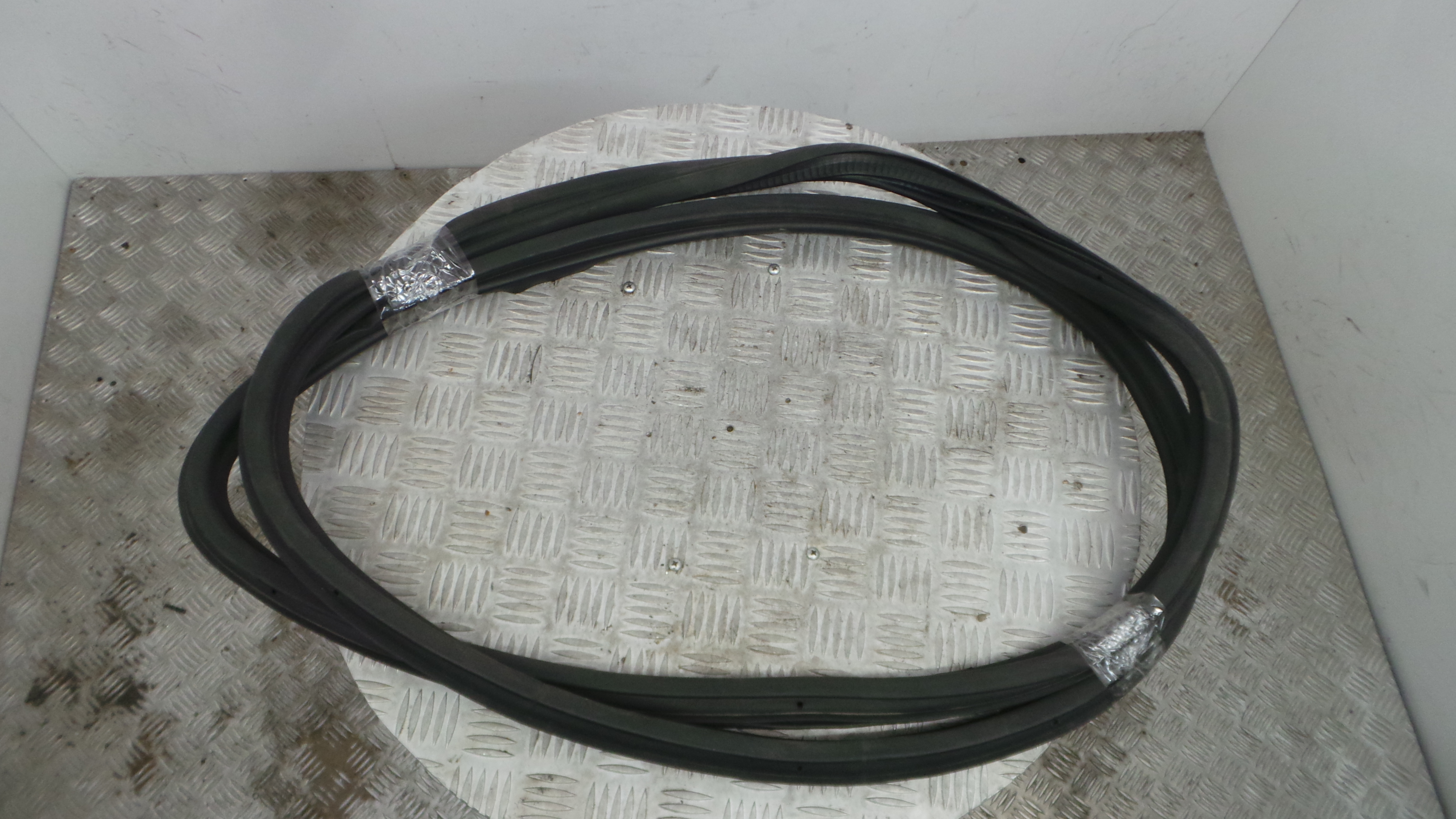 Borracha Porta Frente Esquerda 13189015 - OPEL CORSA D (S07)-36718452