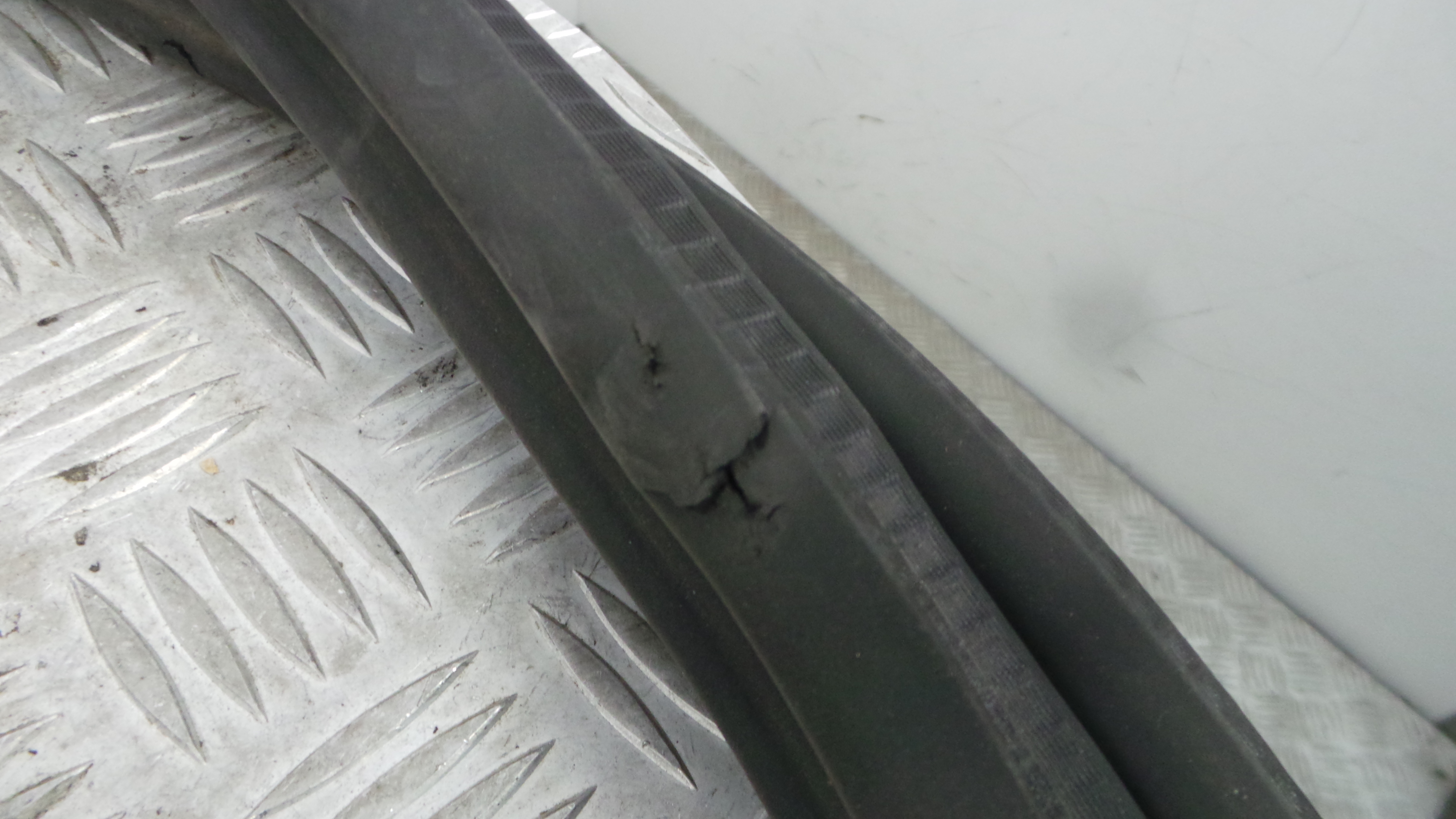 Borracha Porta Frente Esquerda 13189015 - OPEL CORSA D (S07)-36718452