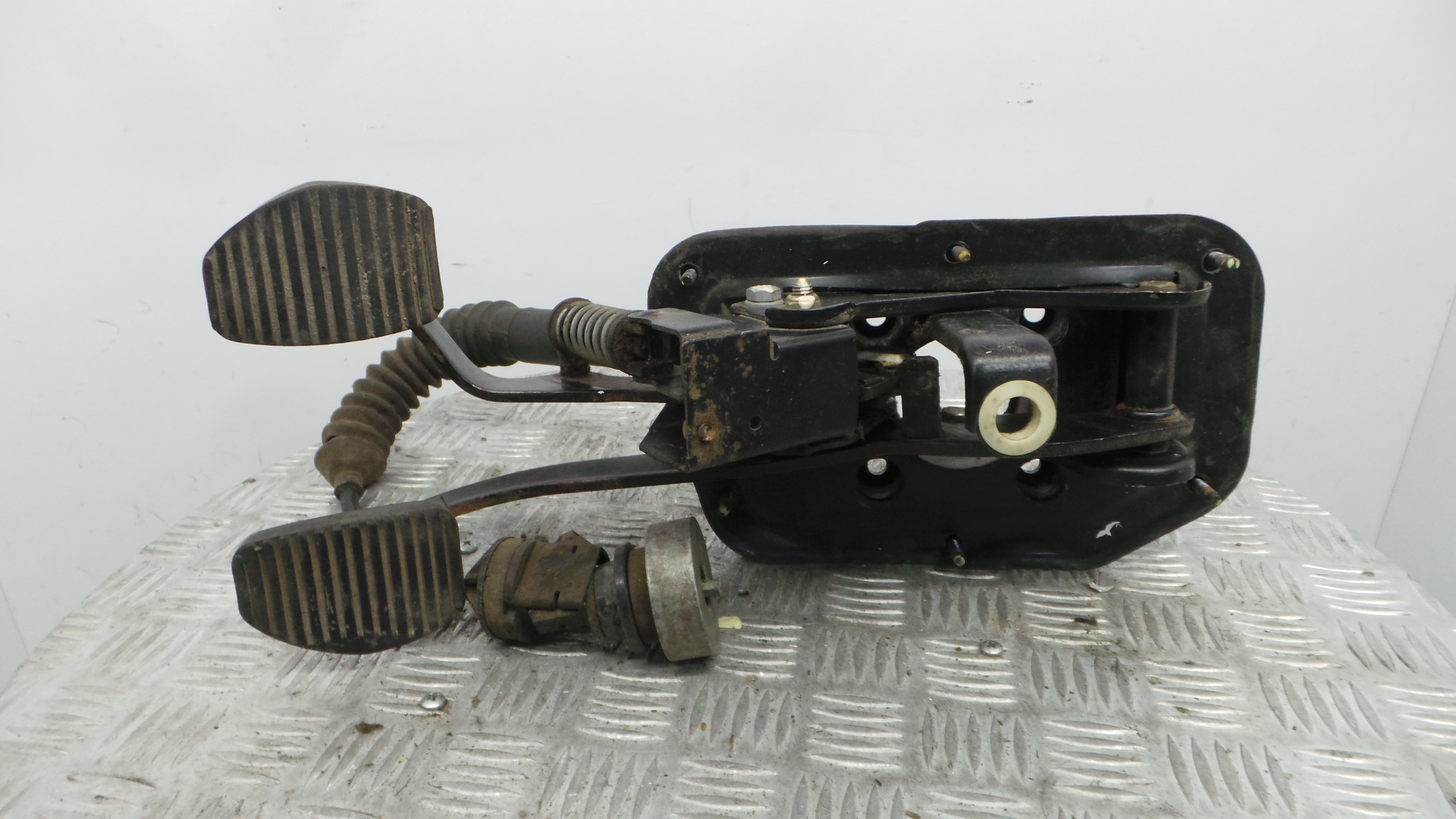 Pedal do Travão 4501W2 - PEUGEOT PARTNER Caixa/monovolume (5_, G_), PARTNER Van (5_, G_), RANCH Cai-36741898 Pedal do Travão 4501W2 - PEUGEOT PARTNER Caixa/monovolume (5_, G_), PARTNER Van (5_, G_), RANCH Cai-36741898