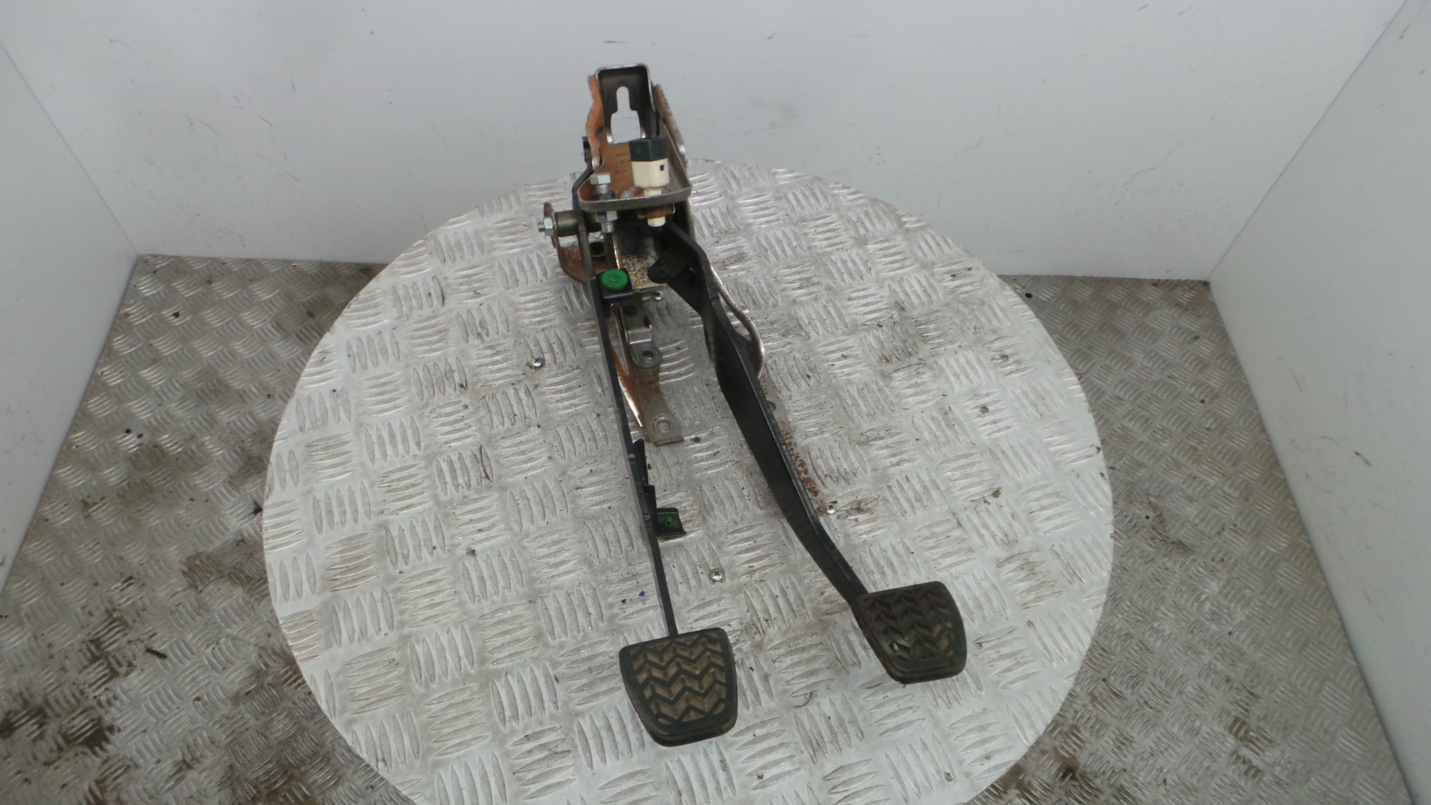 Pedal do Travão 47110-0H020 - PEUGEOT 107 (PM_, PN_)-36742892