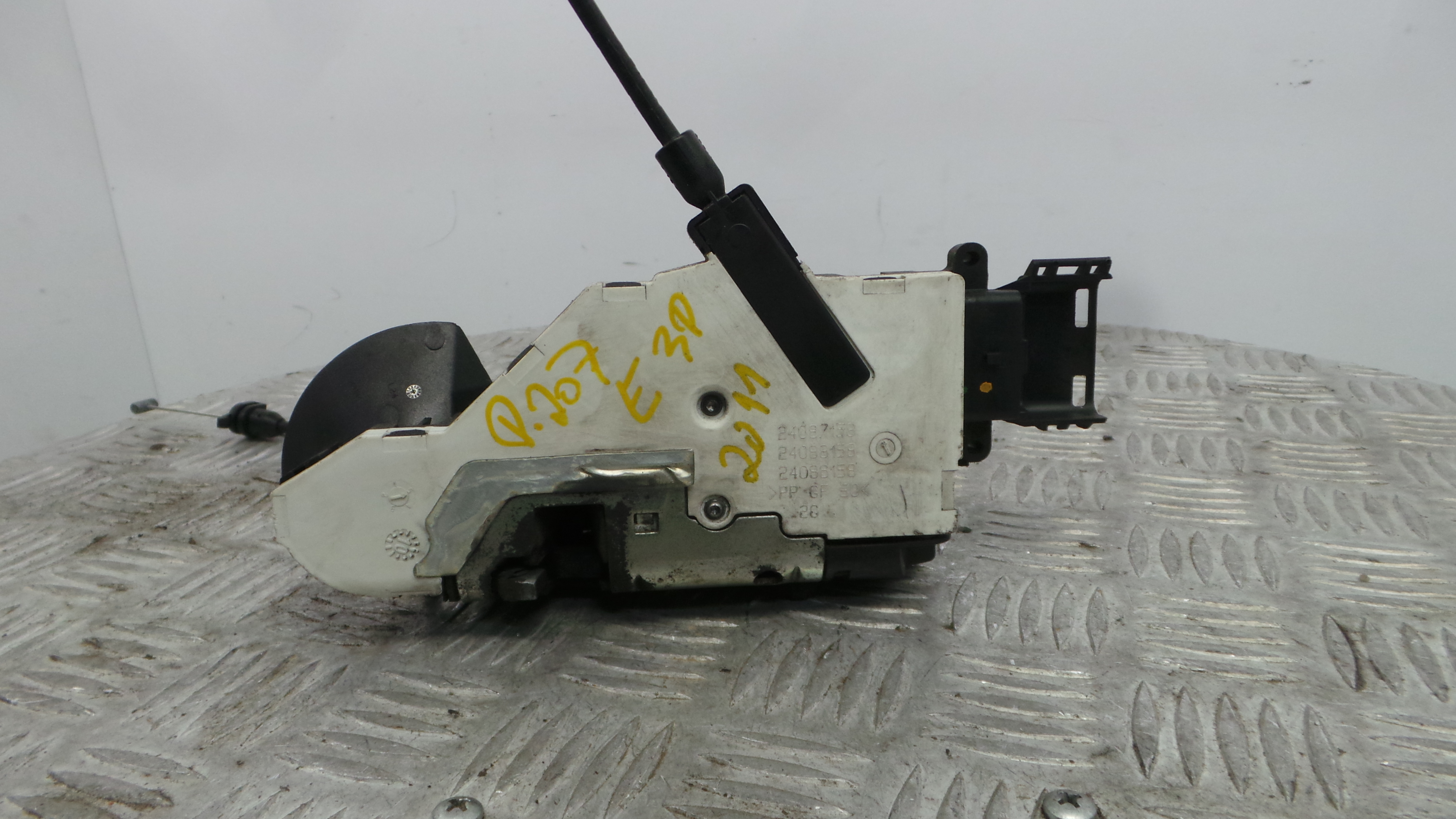 Fecho da Porta Esq 9135V6 - PEUGEOT 207 (WA_, WC_), 207/207+ (WA_, WC_)-36749770