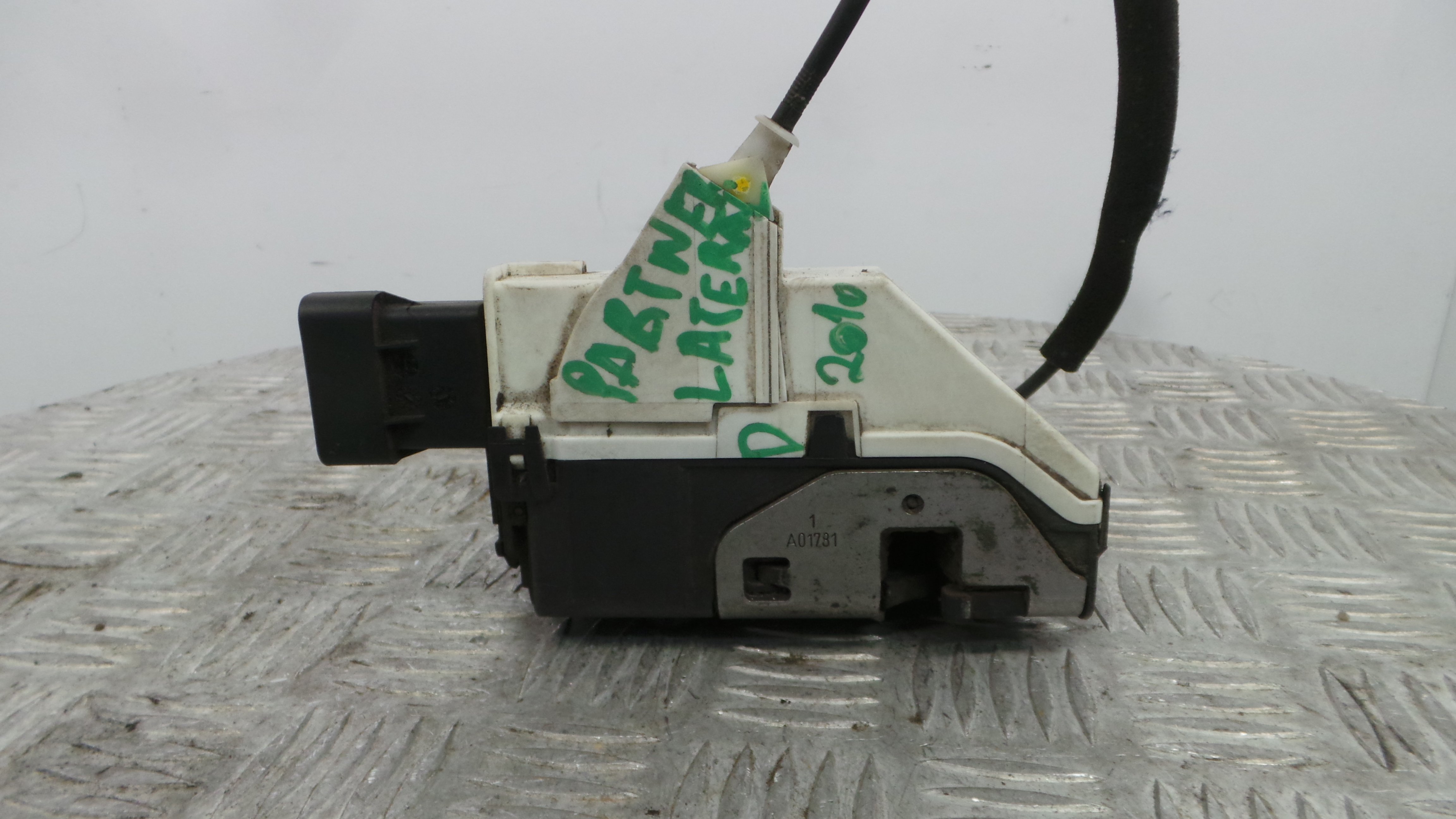 Fecho da Porta Trás Dto 828414 - PEUGEOT PARTNER Caixa/monovolume-36749779