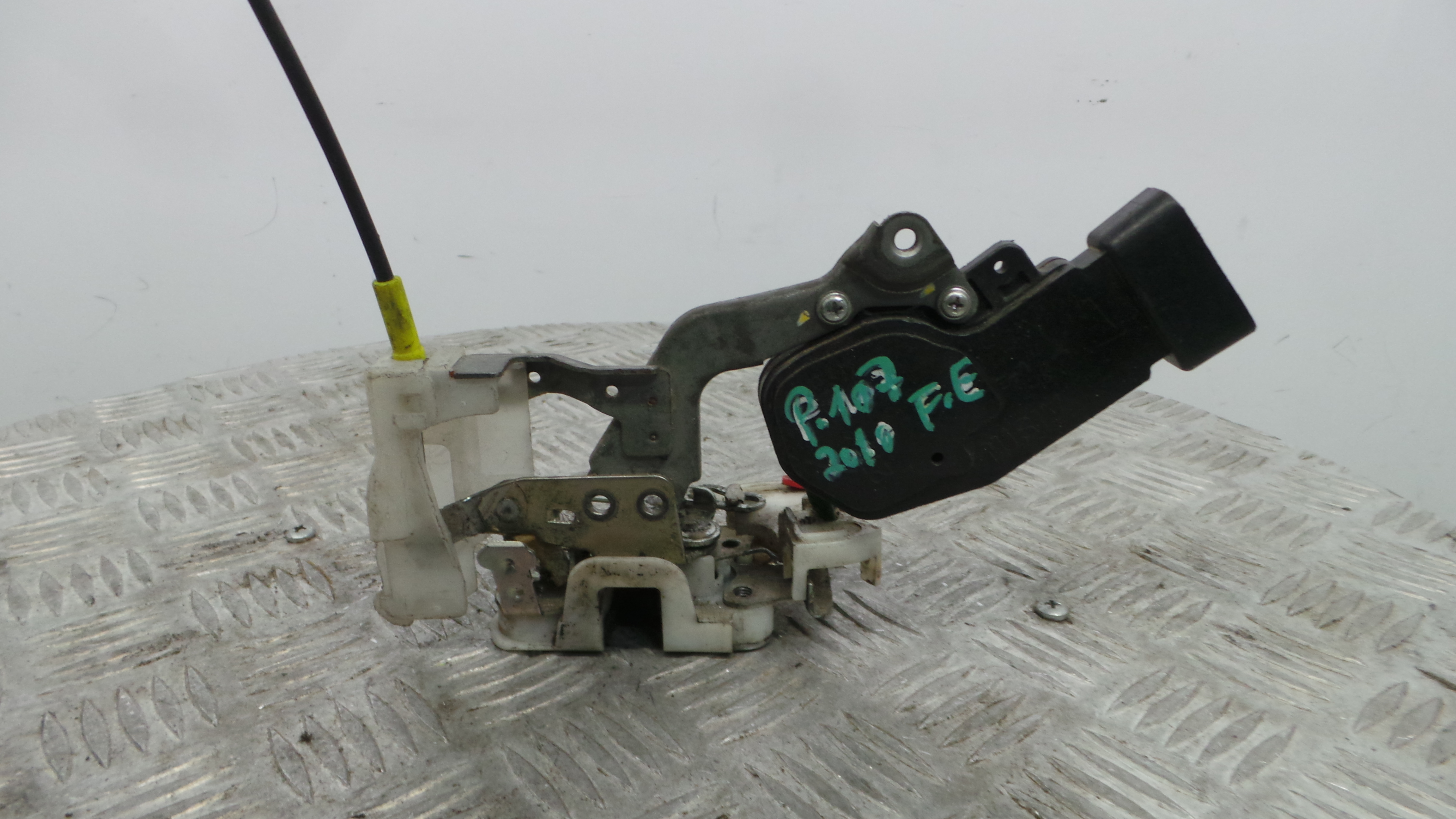 Fecho da Porta Frente Esq 9135T2 - PEUGEOT 107 (PM_, PN_)-36750161