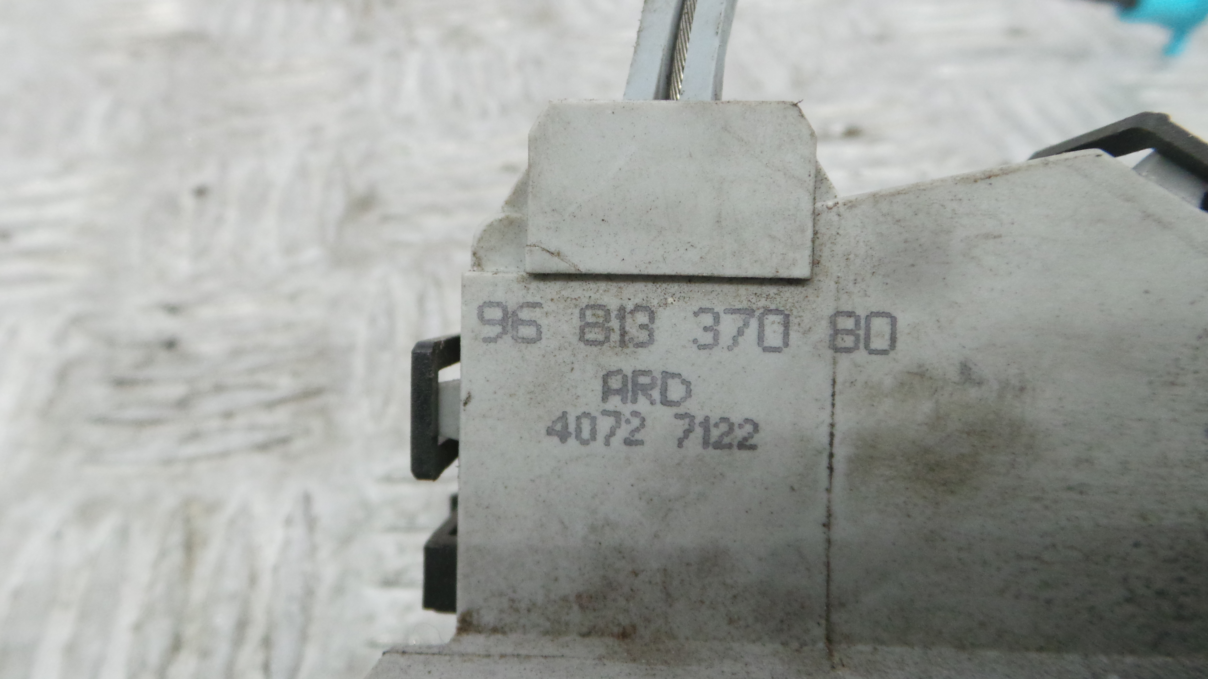 Fecho da Porta Trás Dto 9681337080 - CITROËN C4 I (LC_)-36750414