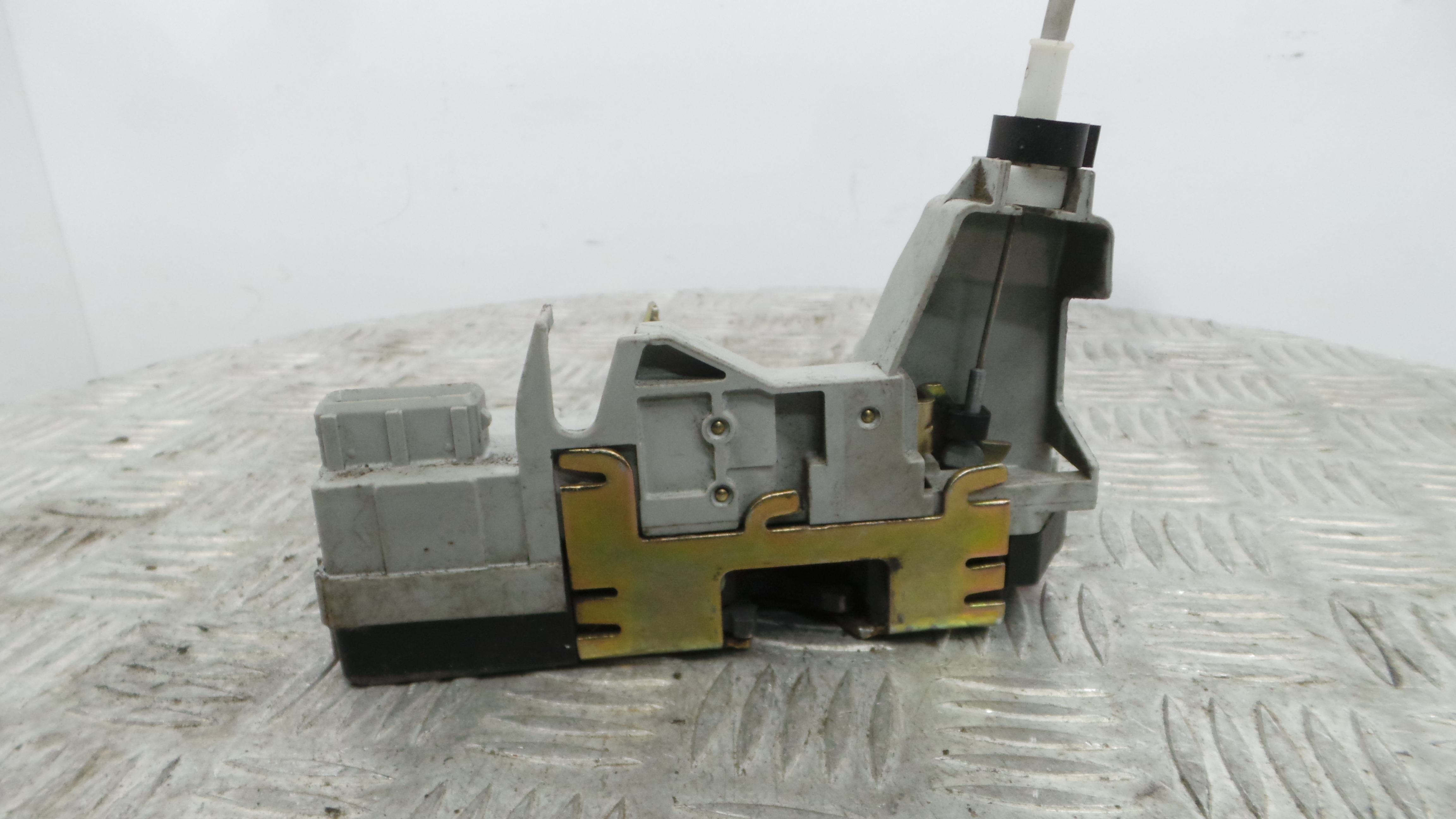 Fecho da Porta Trás Esq 9137A0 - PEUGEOT 307 SW (3H)-36750418