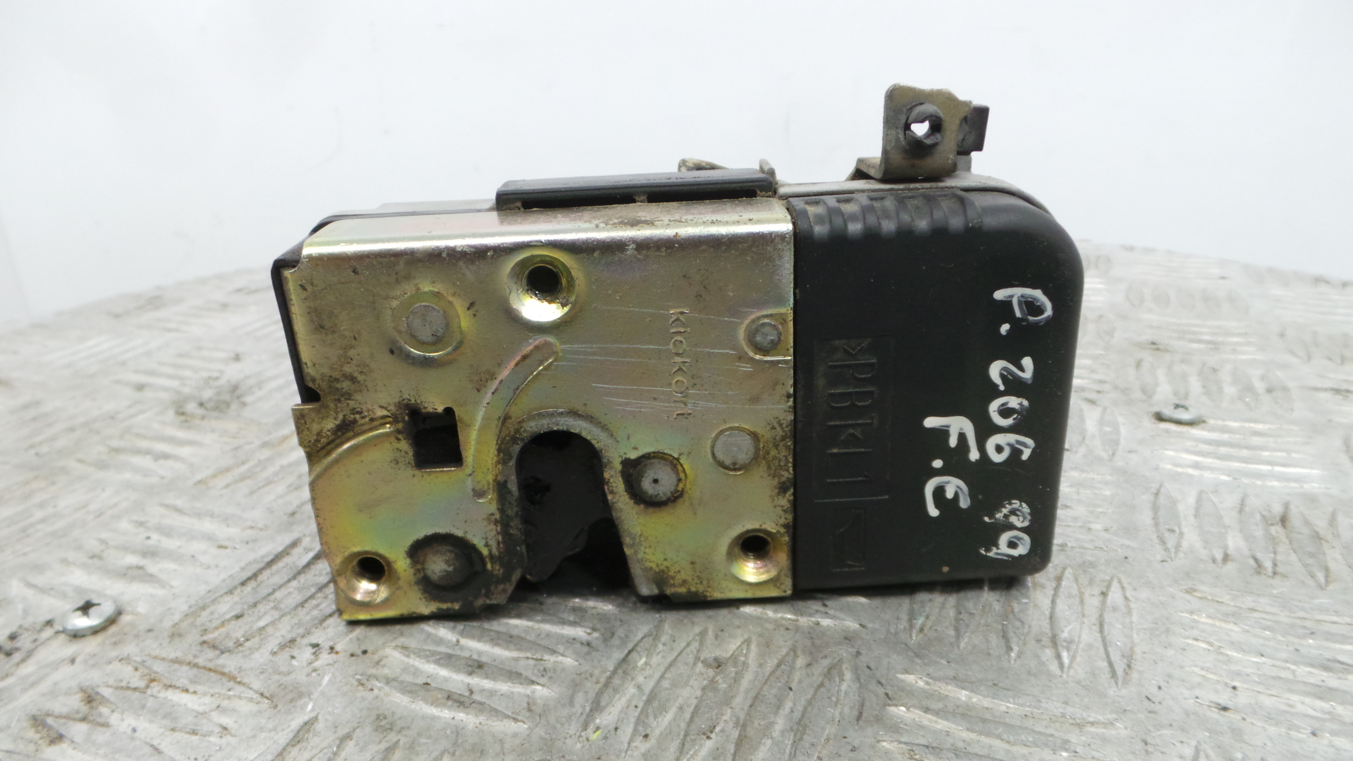 Fecho da Porta Frente Esq 9135H3 - PEUGEOT 206 Hatchback (2A/C)-36750438