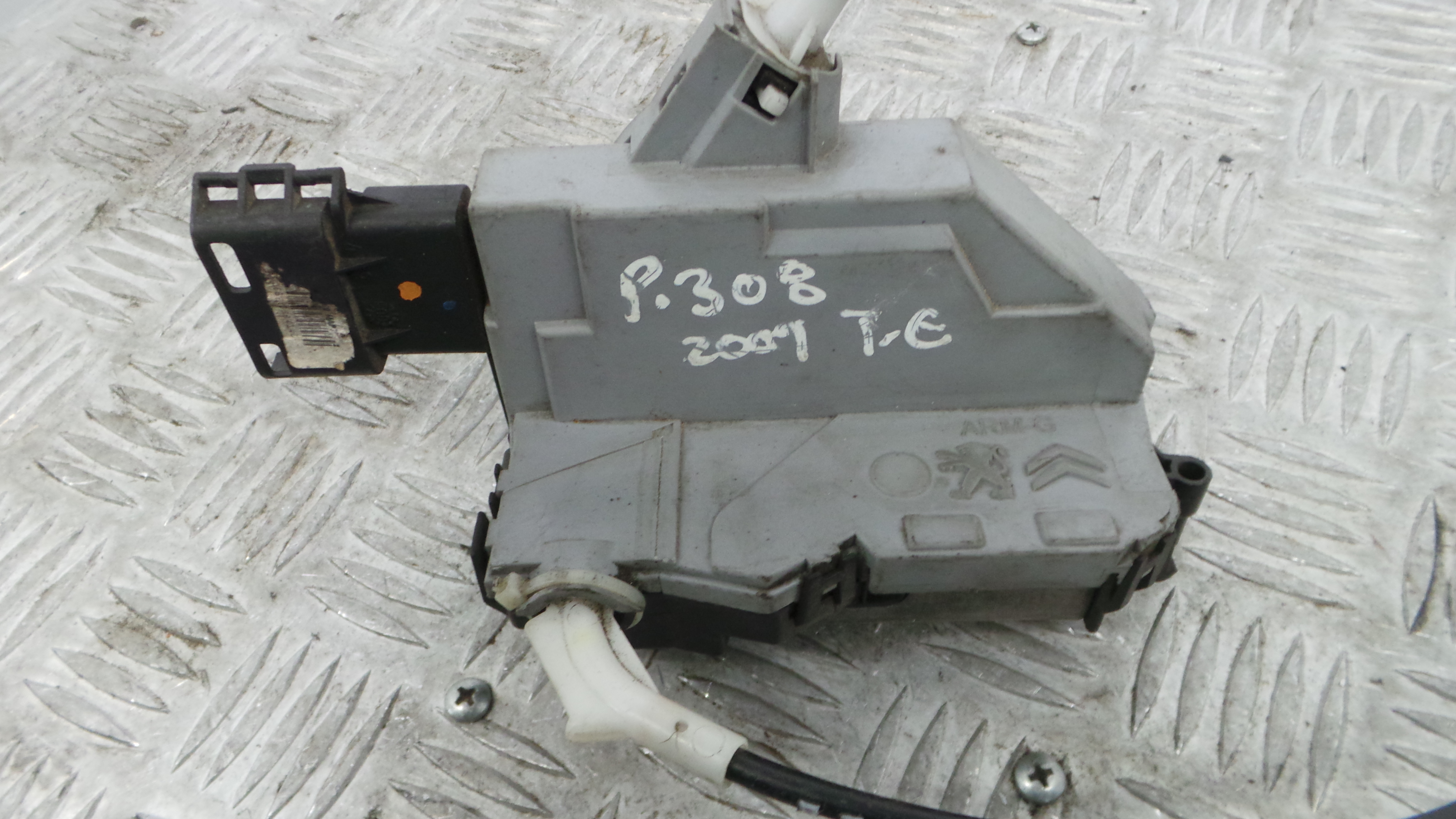 Fecho da Porta Trás Esq 567165 - PEUGEOT 308 I (4A_, 4C_)-36751478