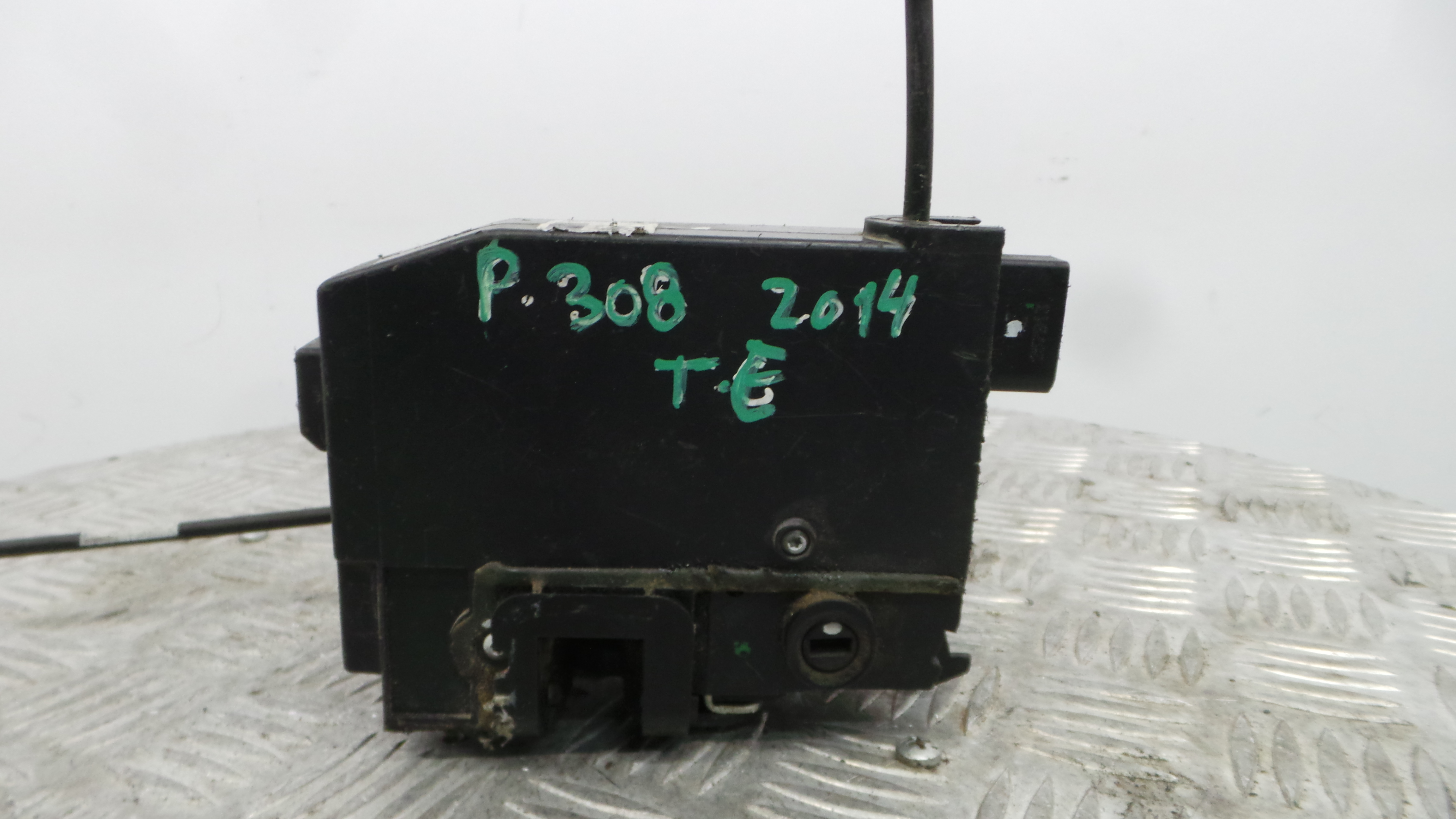 Fecho da Porta Trás Esq 9807954880 - PEUGEOT 308 II (LB_, LP_, LW_, LH_, L3_)-36751525 Fecho da Porta Trás Esq 9807954880 - PEUGEOT 308 II (LB_, LP_, LW_, LH_, L3_)-36751525