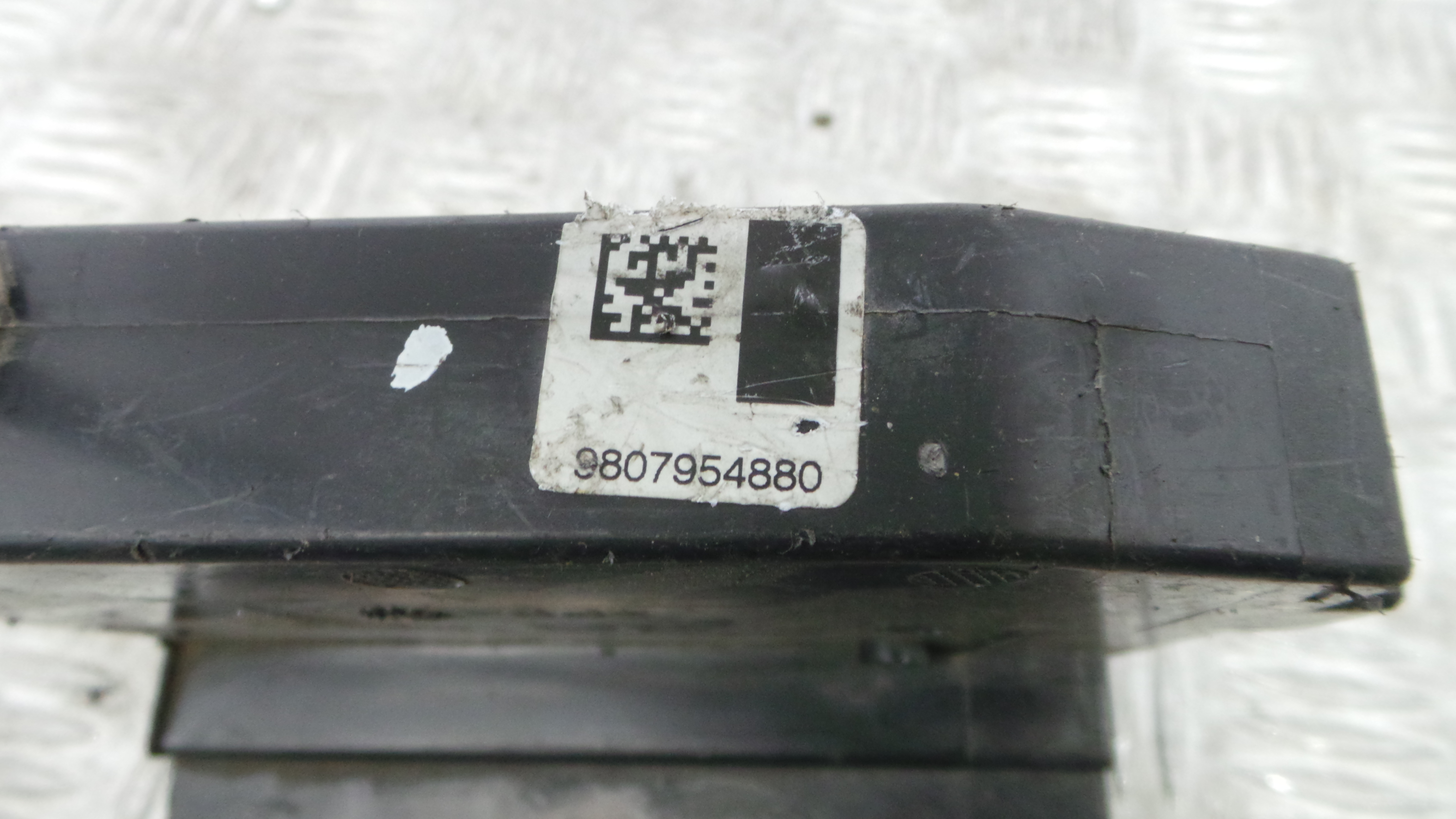 Fecho da Porta Trás Esq 9807954880 - PEUGEOT 308 II (LB_, LP_, LW_, LH_, L3_)-36751525