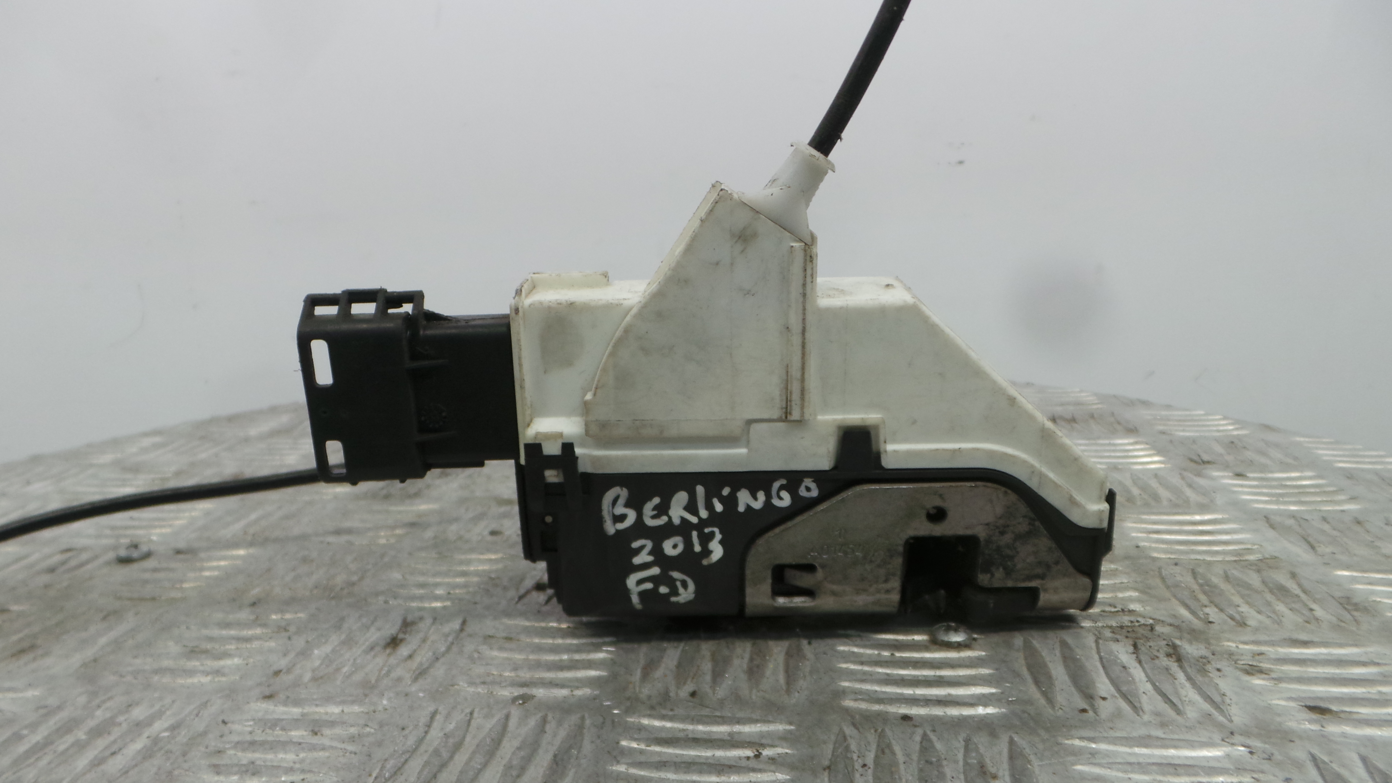 Fecho da Porta Frente Dto 828405 - CITROËN BERLINGO Caixa/monovolume (B9)-36751529 Fecho da Porta Frente Dto 828405 - CITROËN BERLINGO Caixa/monovolume (B9)-36751529