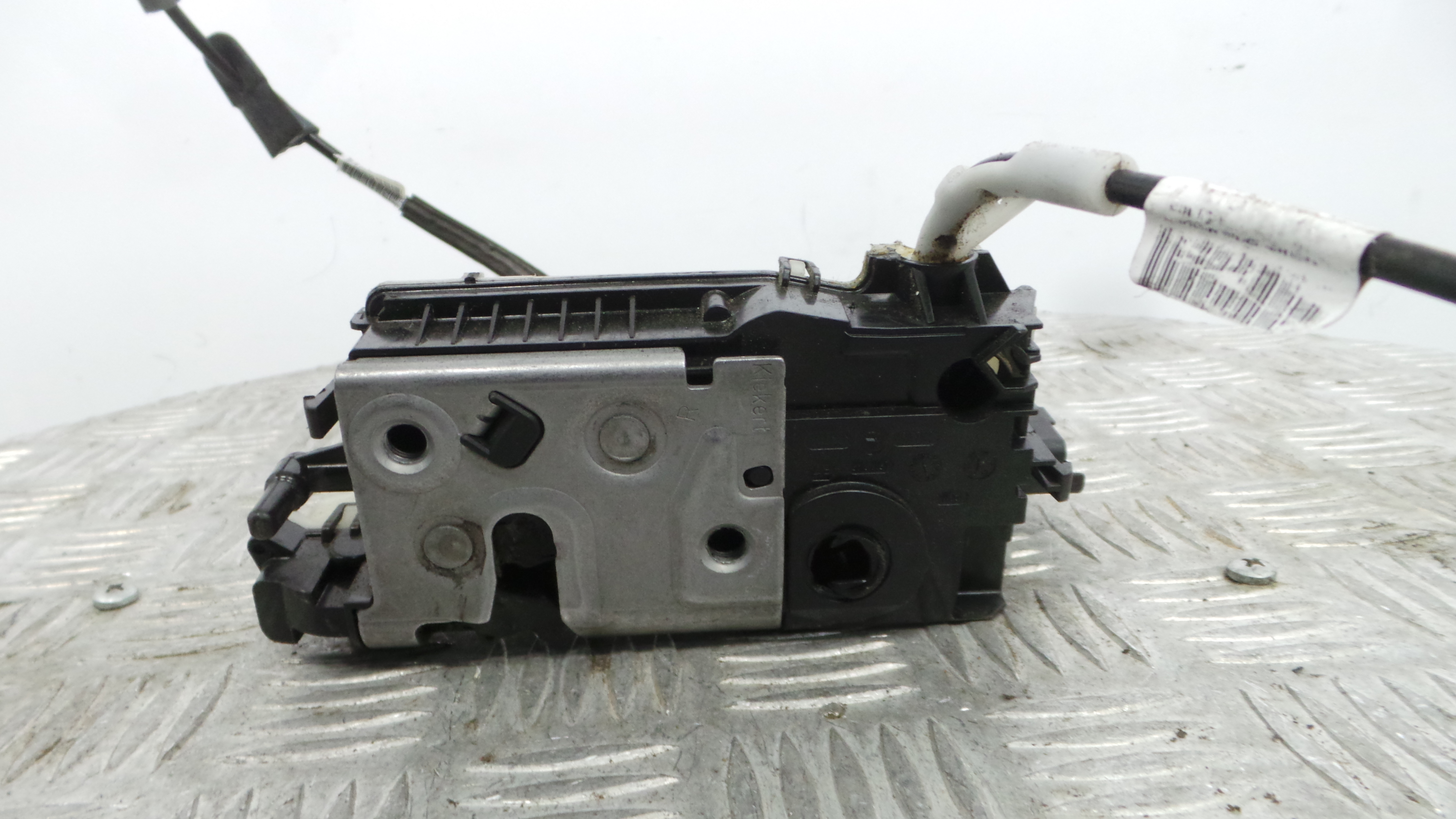 Fecho da Porta Trás Dto 9812501180 - PEUGEOT 208 I (CA_, CC_)-36753850