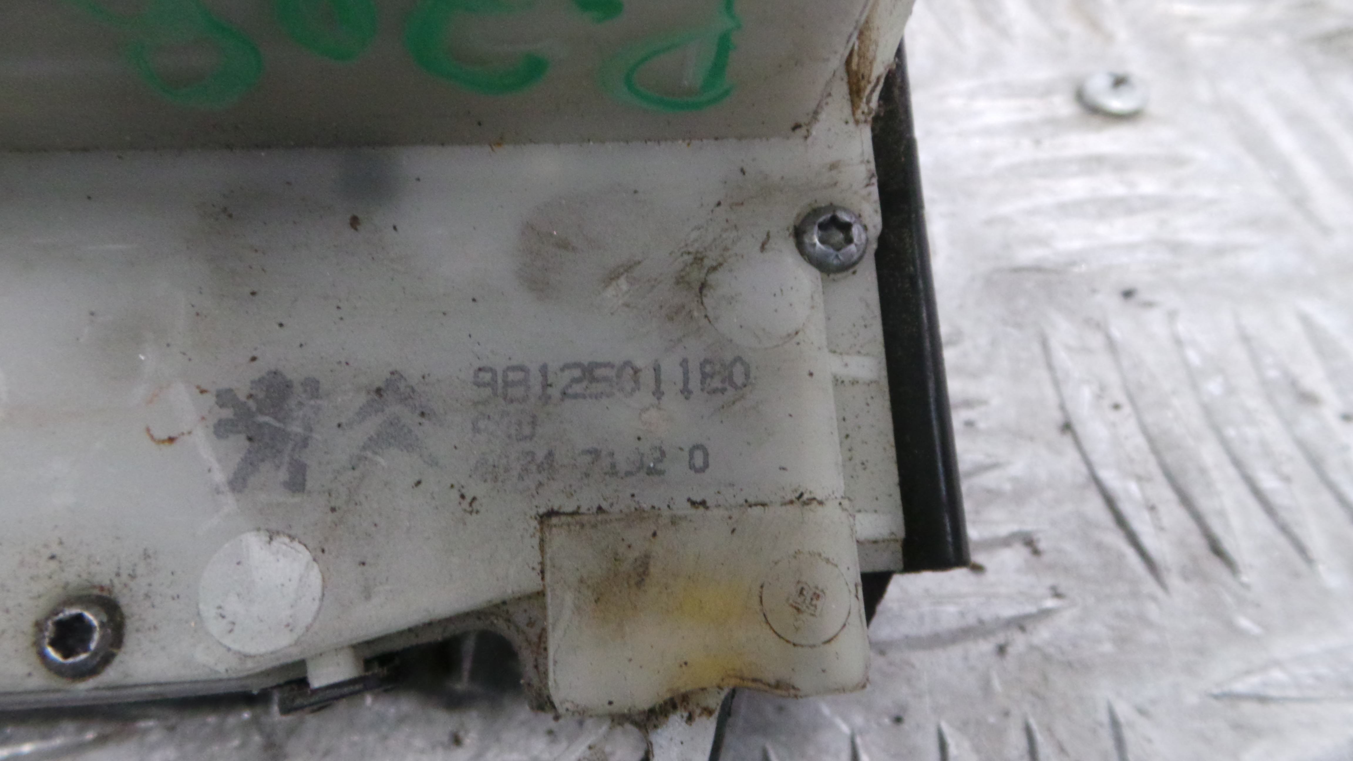 Fecho da Porta Trás Dto 9812501180 - PEUGEOT 208 I (CA_, CC_)-36753850