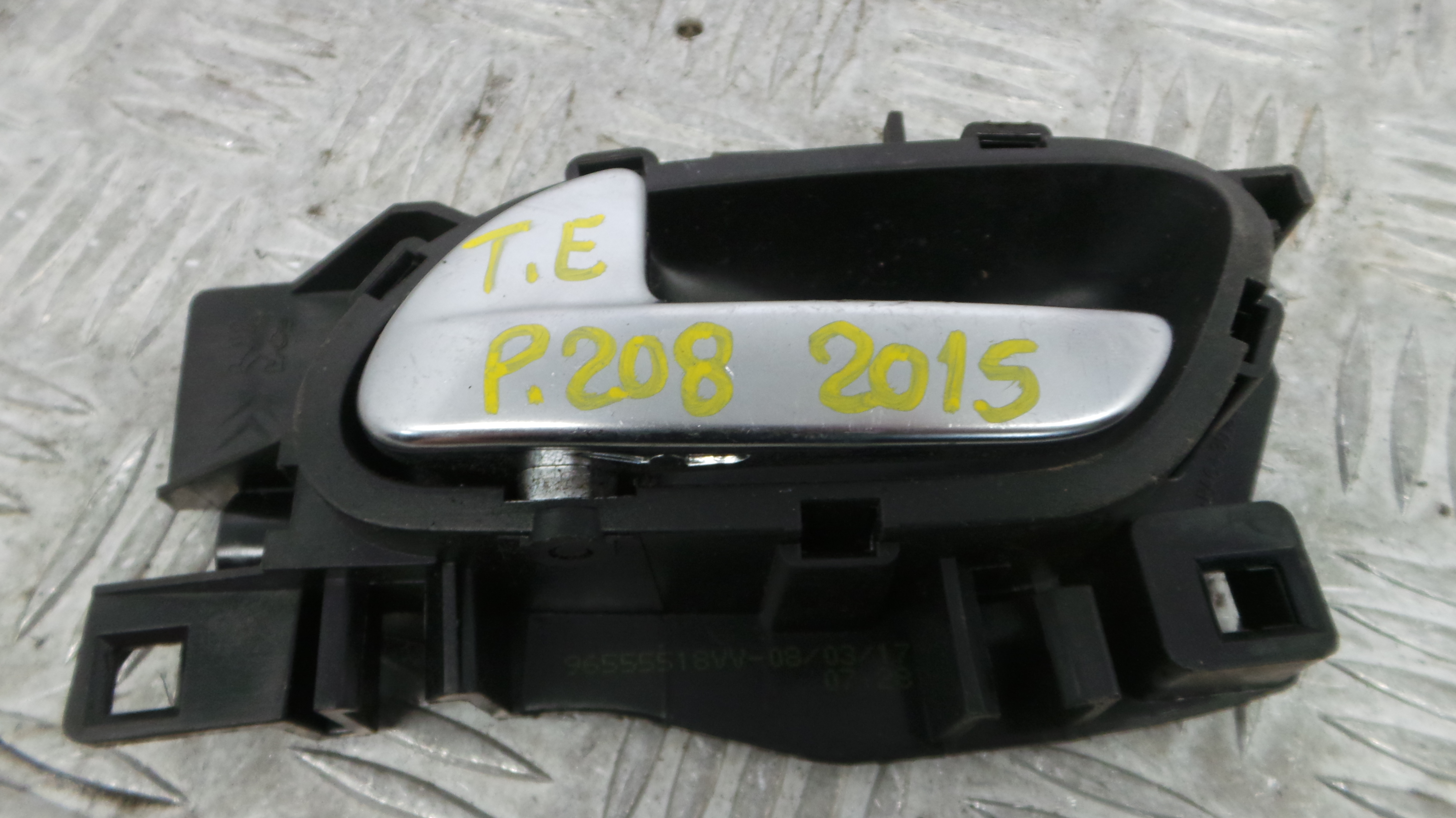 Puxador Interior Traseiro Esquerdo  96555518VV - PEUGEOT 208 I (CA_, CC_)-36754657