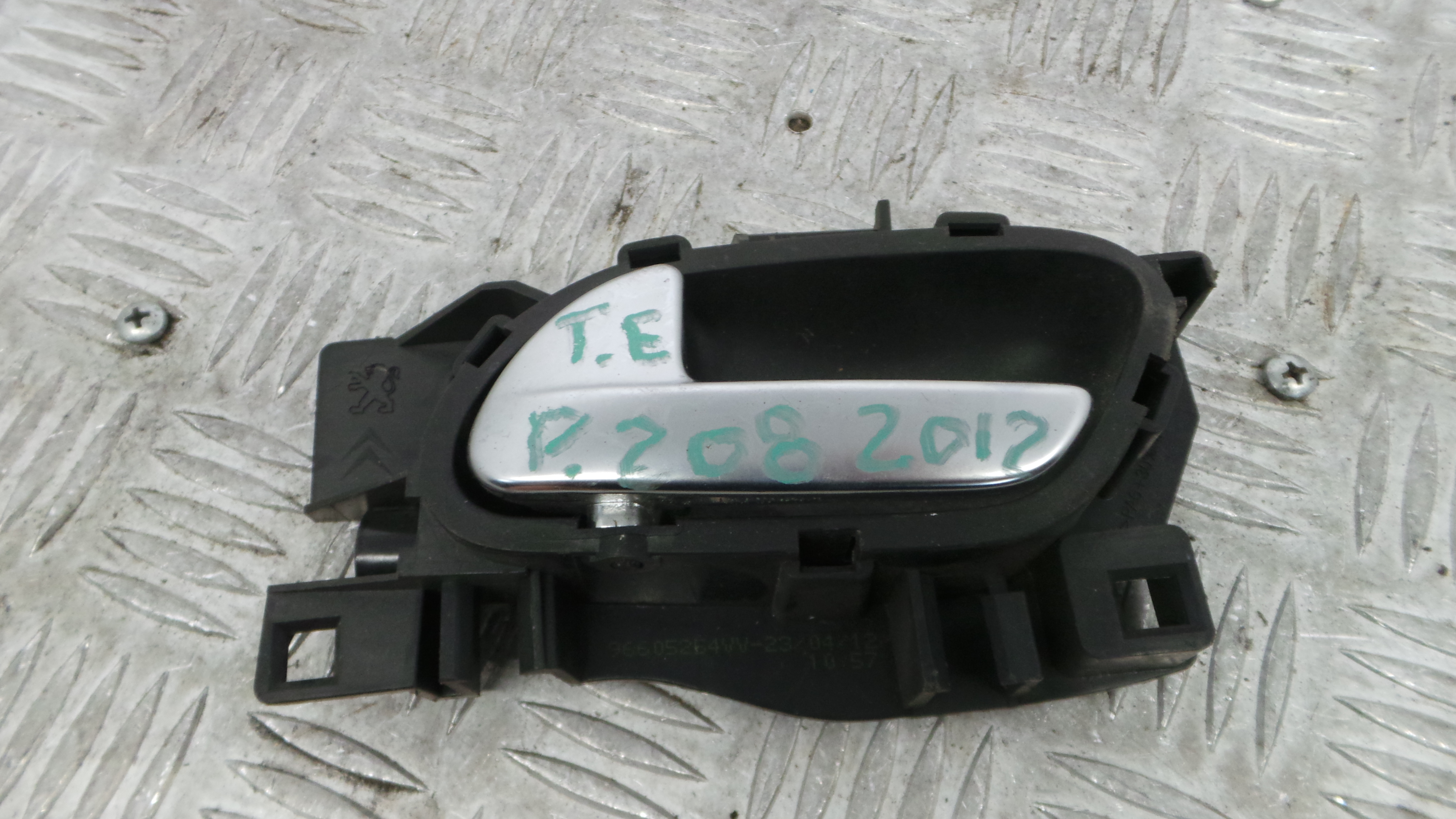 Puxador Interior Traseiro Esquerdo  96605254VV - PEUGEOT 208 I (CA_, CC_)-36754672
