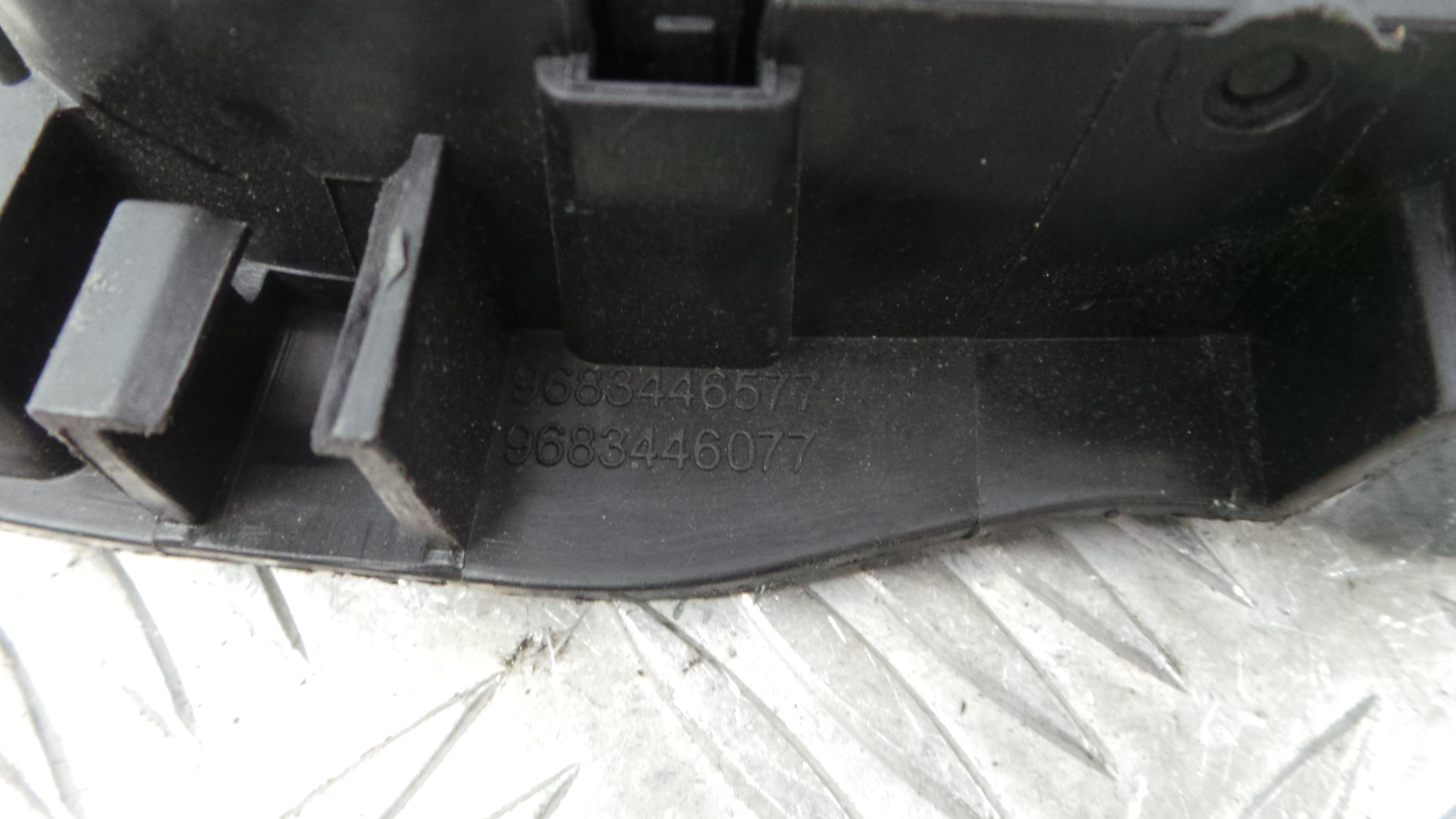 Puxador Interior Traseiro Direita 9683446577 - CITROËN C3 II (SC_)-36754693