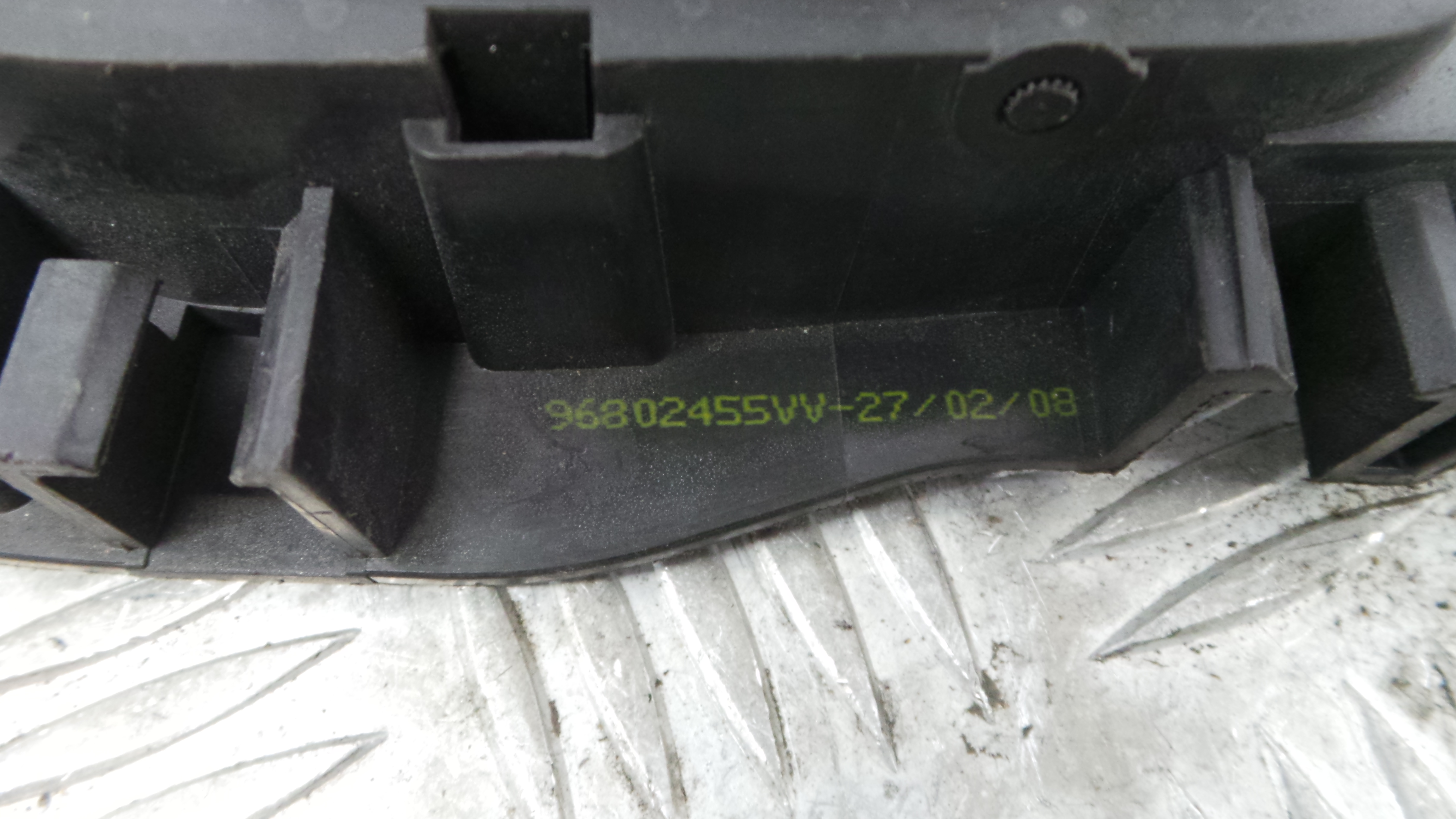 Puxador Interior Traseiro Direita 96802455VV - PEUGEOT 207 (WA_, WC_), 207/207+ (WA_, WC_)-36754699