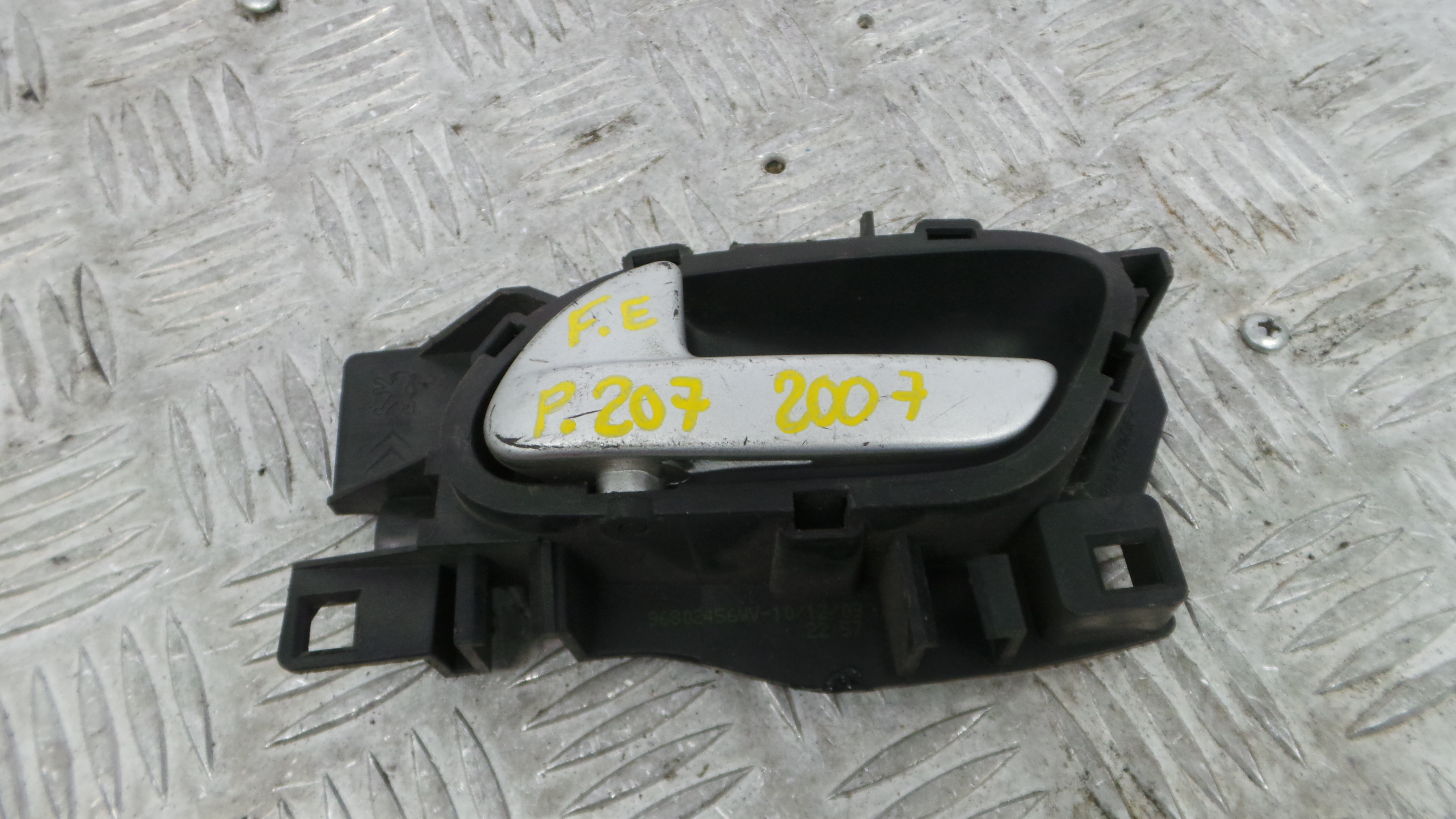 Puxador Interior Frente Esquerdo 96802456VV - PEUGEOT 207 (WA_, WC_), 207/207+ (WA_, WC_)-36754702