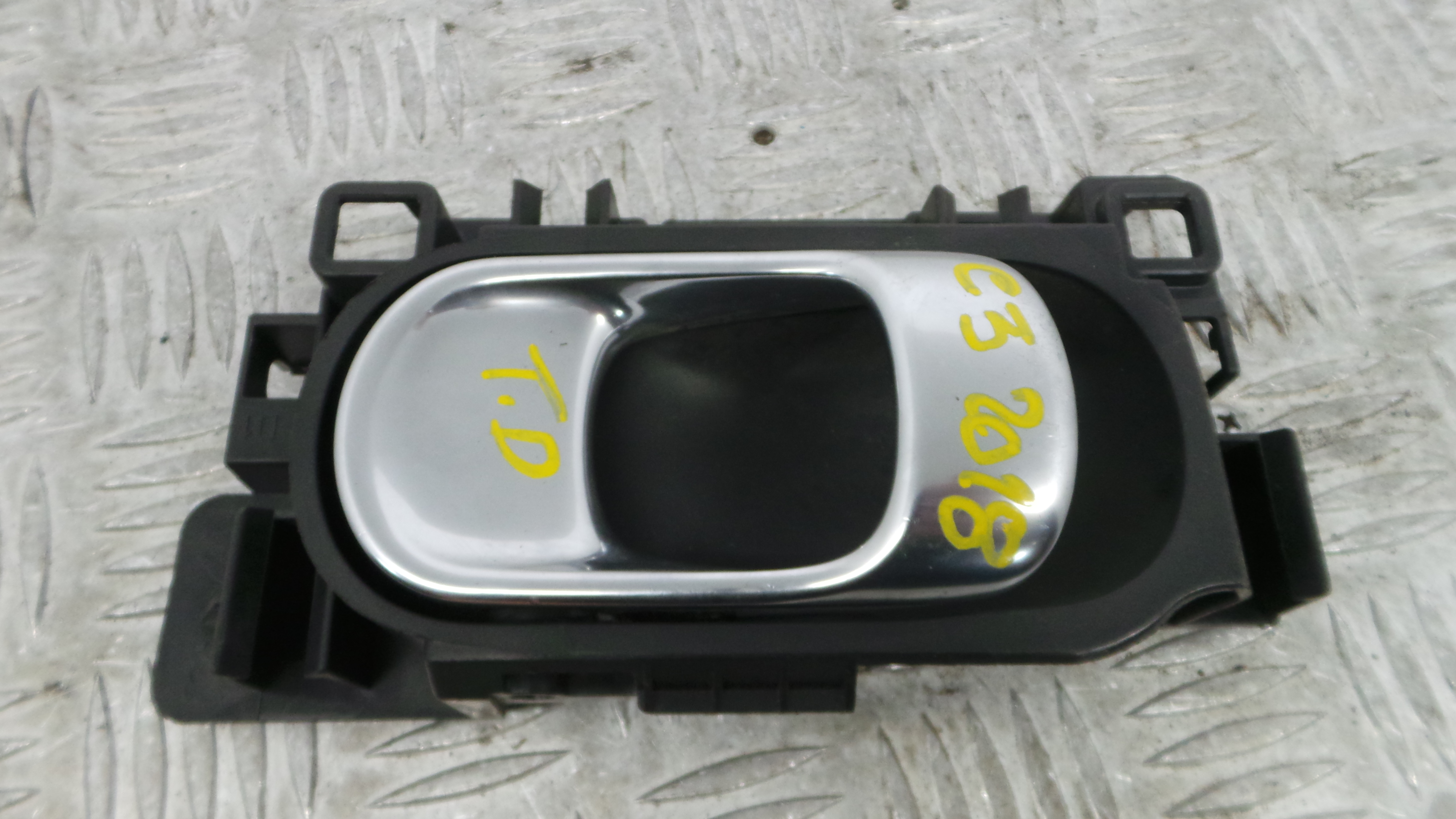 Puxador Interior Traseiro Direita 98012885VV - CITROËN C3 / C3 ORIGIN III (SX)-36754721 Puxador Interior Traseiro Direita 98012885VV - CITROËN C3 / C3 ORIGIN III (SX)-36754721