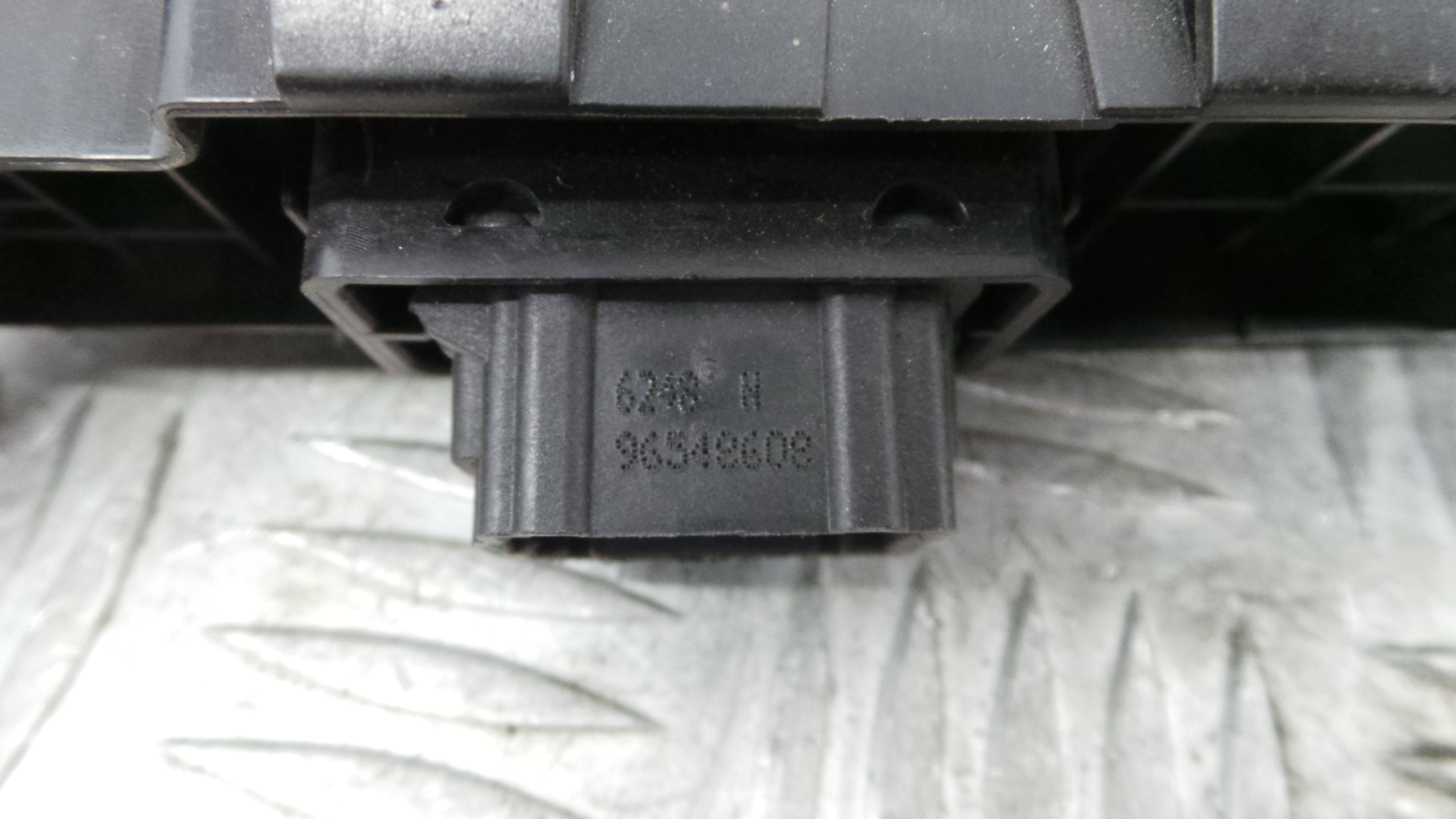 Interruptor / Comando Elevador Vidro Frente Dto  96548608 - PEUGEOT 207 (WA_, WC_), 207/207+ (WA_, W-36755097