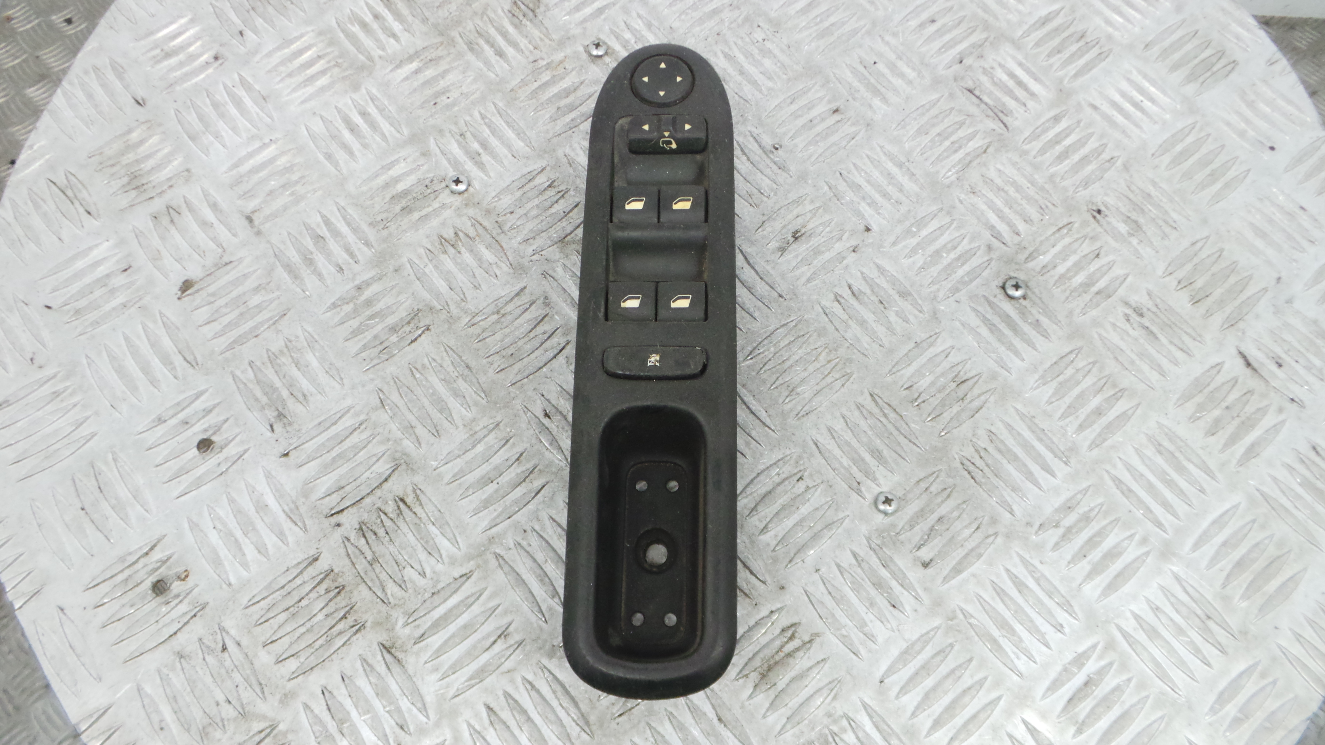 Interruptor / Comando Elevador Vidro Frente Esq  96468704XT - PEUGEOT 407 (6D_)-36755109