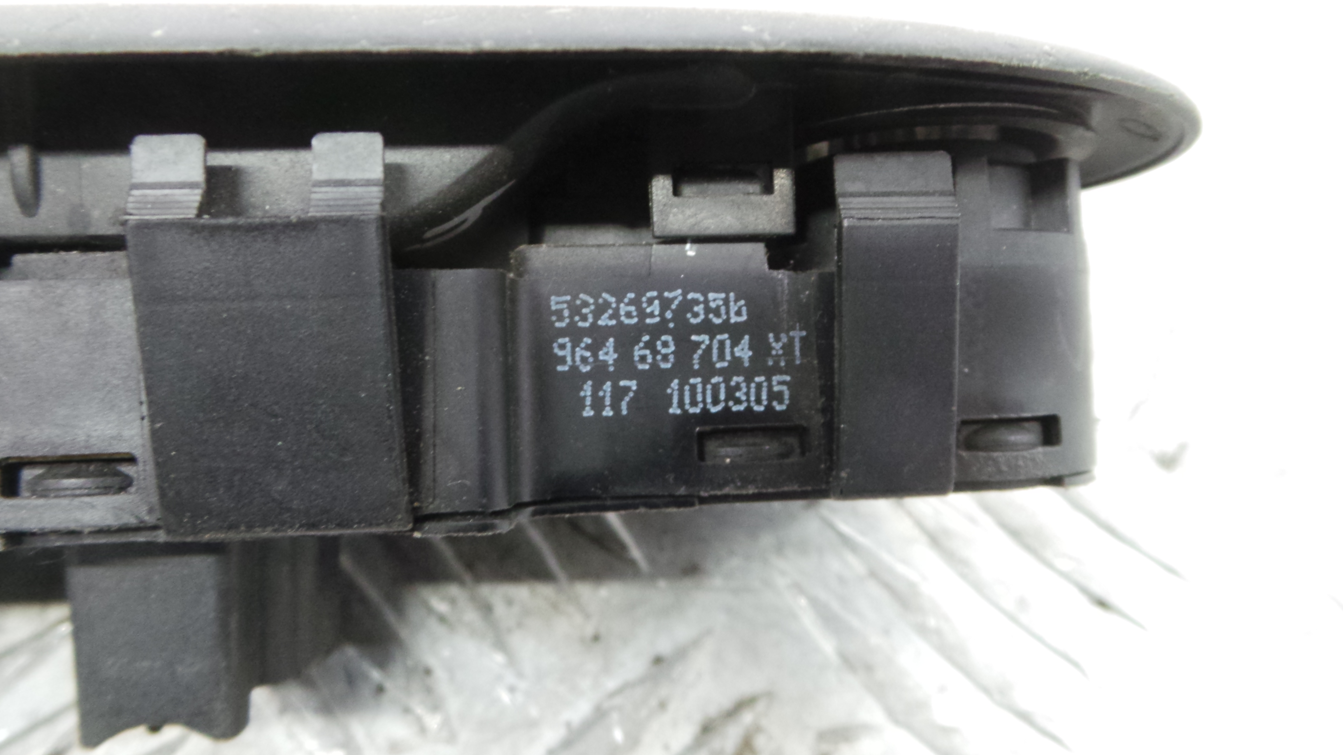 Interruptor / Comando Elevador Vidro Frente Esq 96468704XT - PEUGEOT 407 (6D_)-36755109