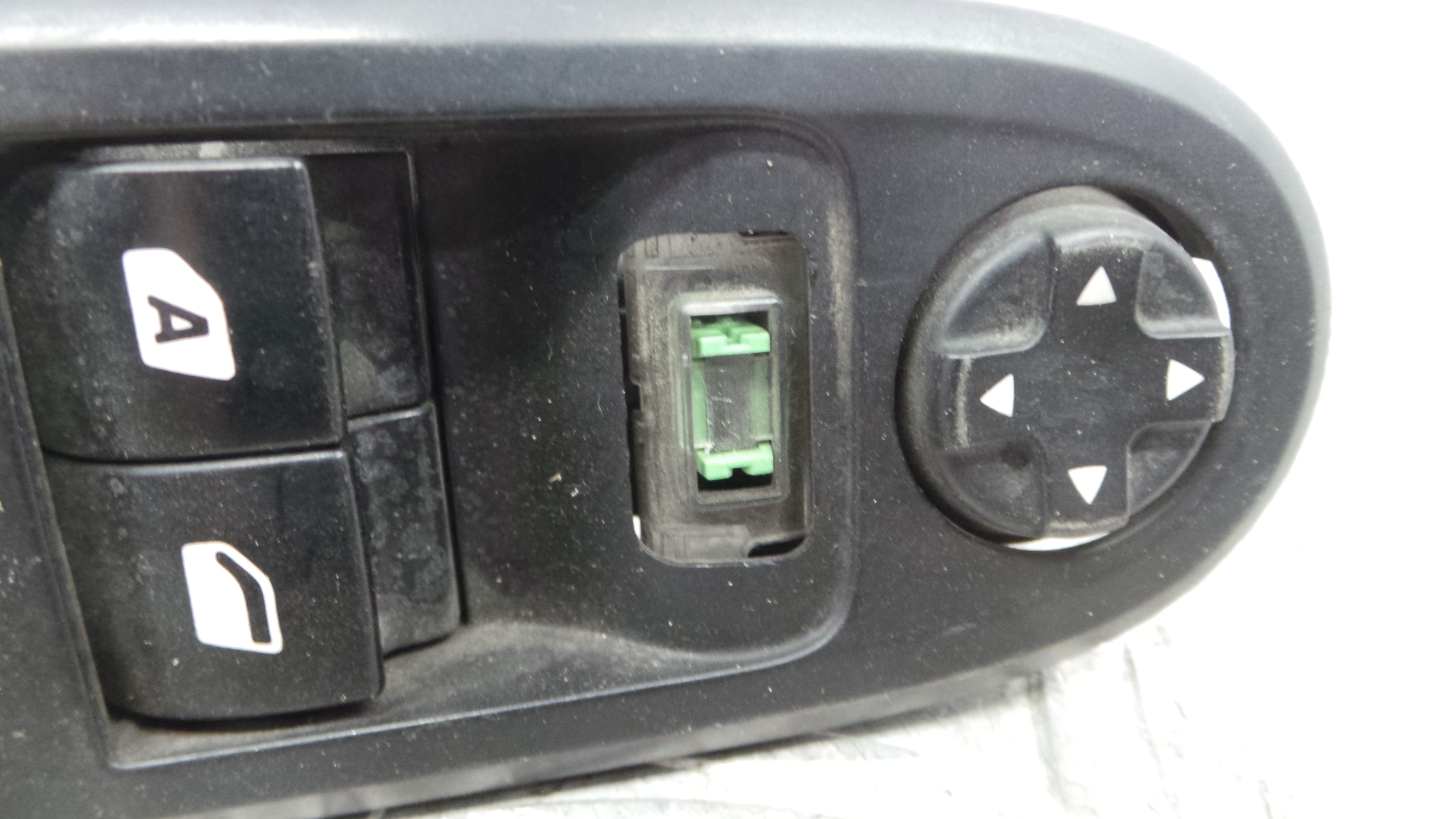 Interruptor / Comando Elevador Vidro Frente Esq 96637530XT - CITROËN C3 II (SC_)-36755126