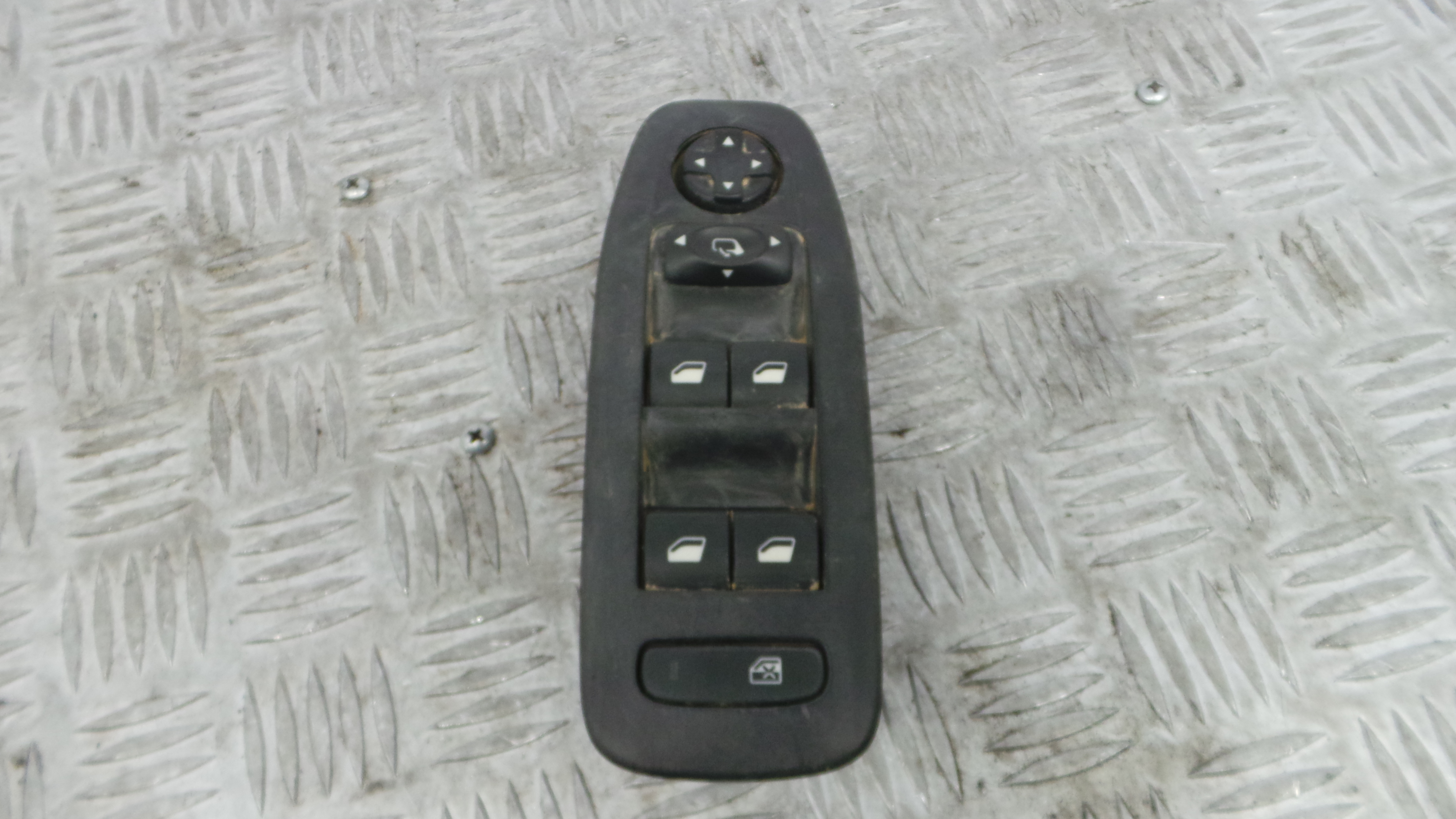 Interruptor / Comando Elevador Vidro Frente Esq  98242539ZD - PEUGEOT 2008 I (CU_)-36755138