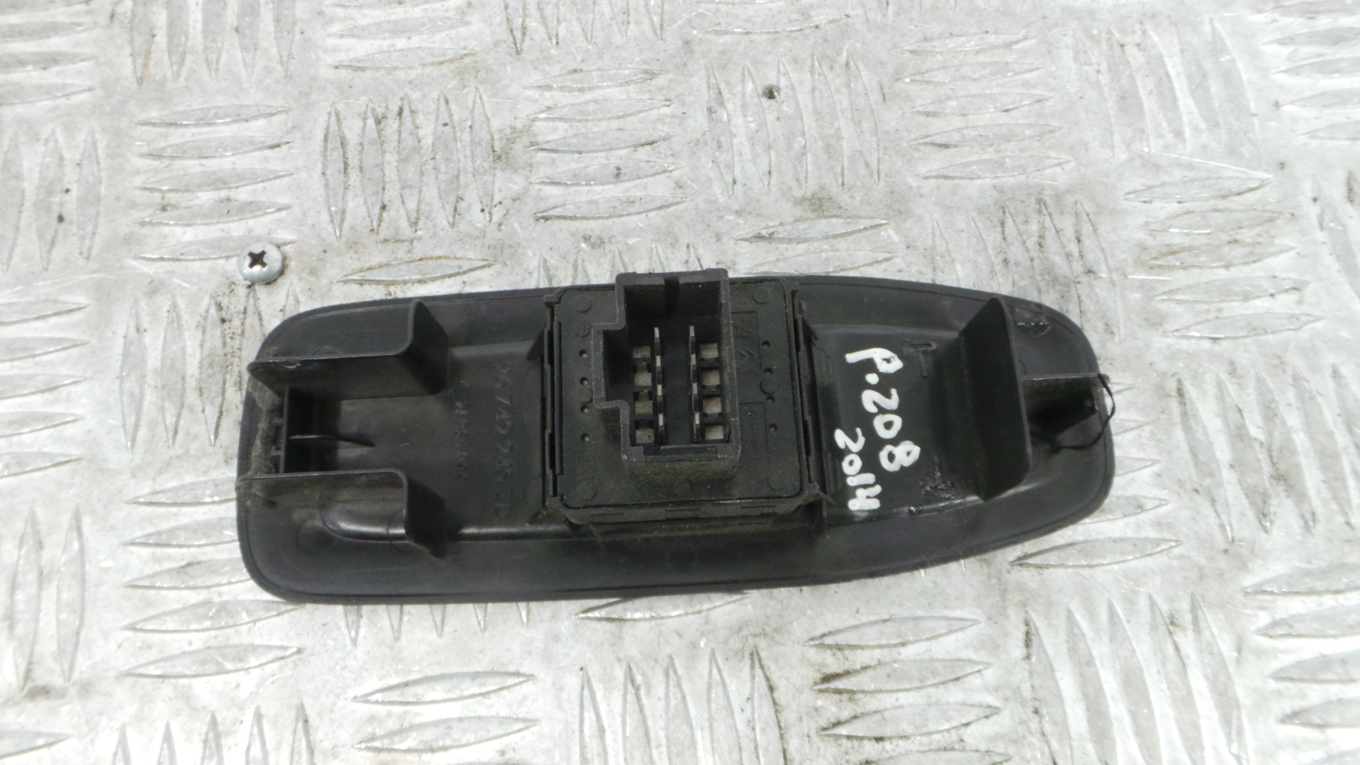 Interruptor / Comando Elevador Vidro Frente Esq  96749245ZD - PEUGEOT 208 I (CA_, CC_)-36755148
