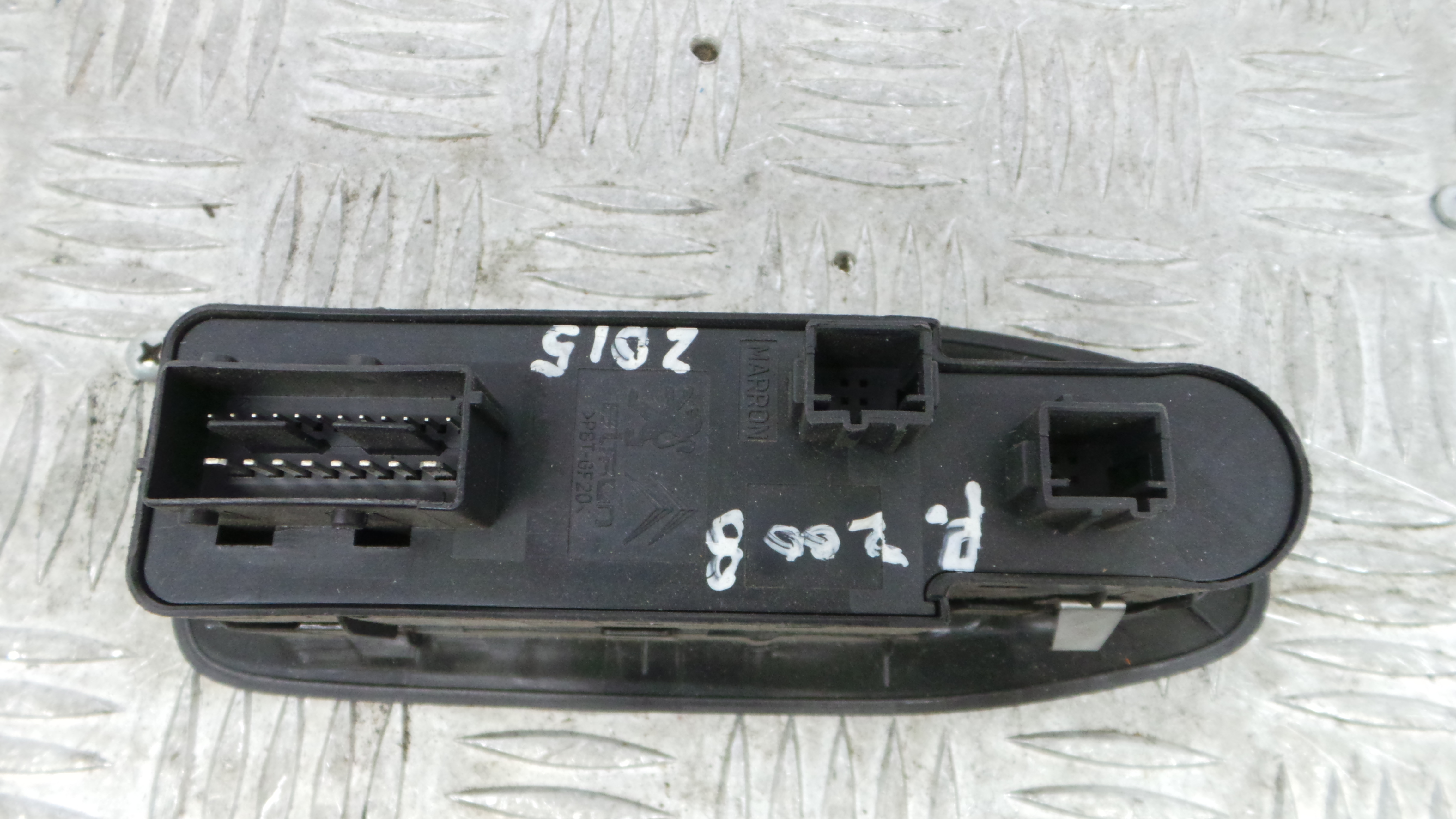 Interruptor / Comando Elevador Vidro Frente Esq  98242539ZD - PEUGEOT 2008 I (CU_)-36755167