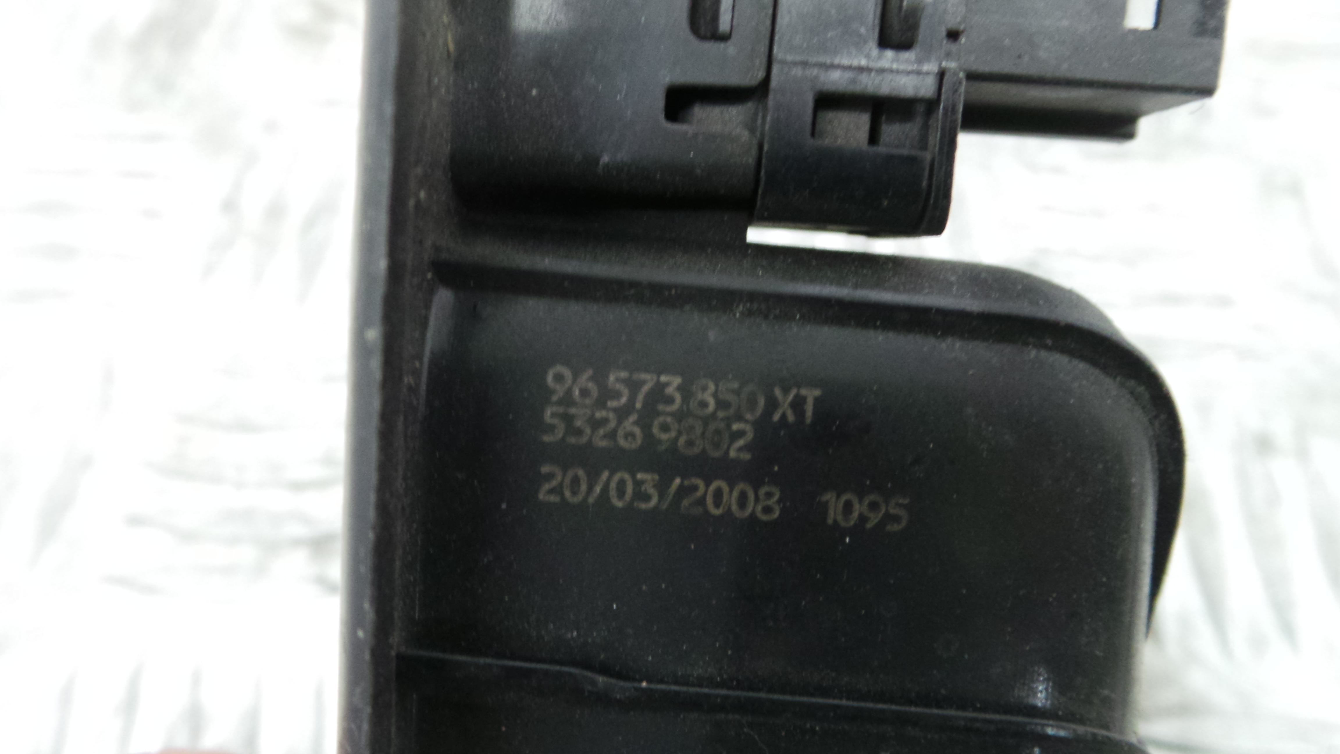 Interruptor / Comando Elevador Vidro Trás Dto 96573850XT - PEUGEOT 308 I (4A_, 4C_)-36755460