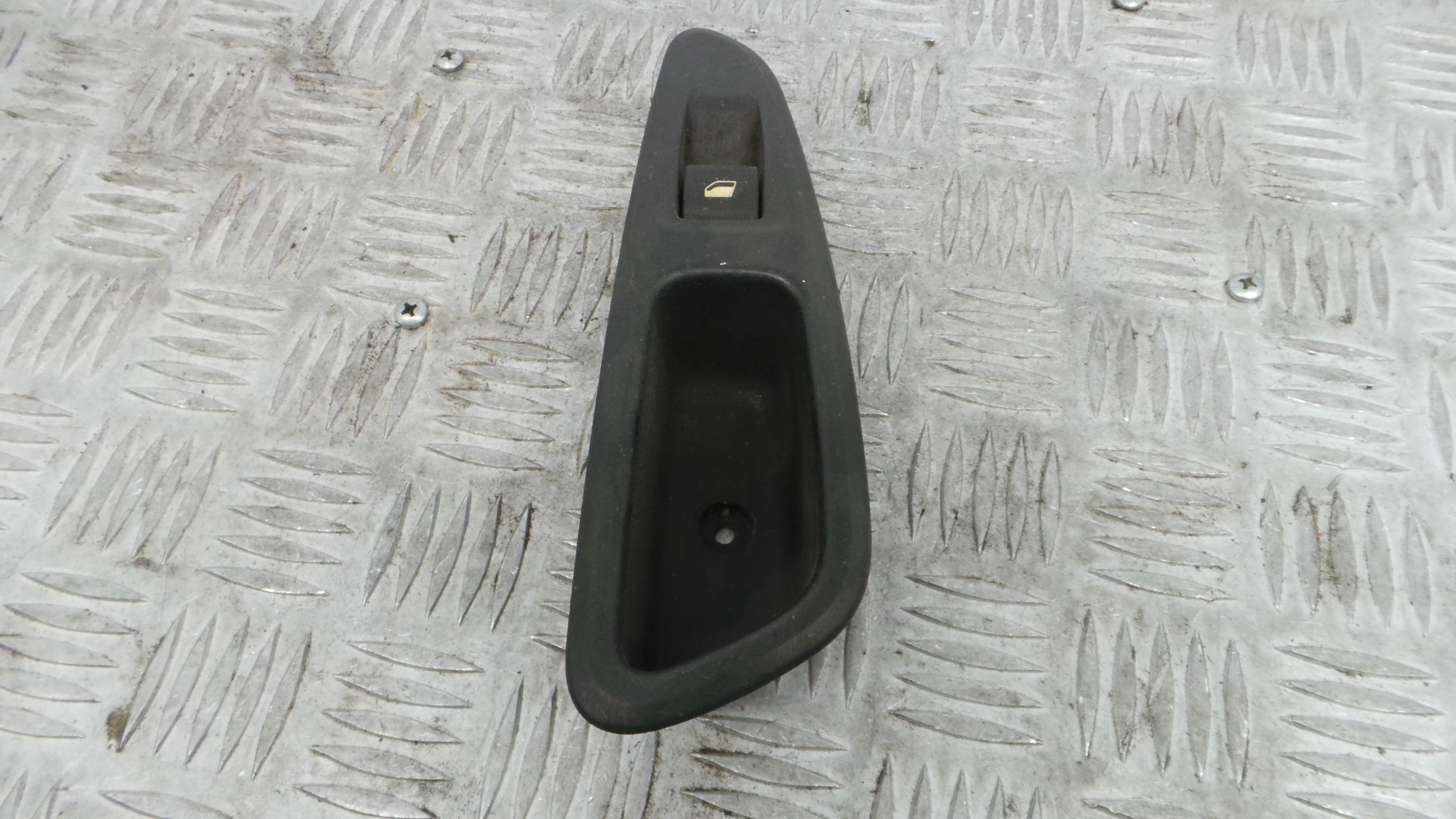 Interruptor / Comando Elevador Vidro Trás Esq 96565185XT - PEUGEOT 308 I (4A_, 4C_)-36755467