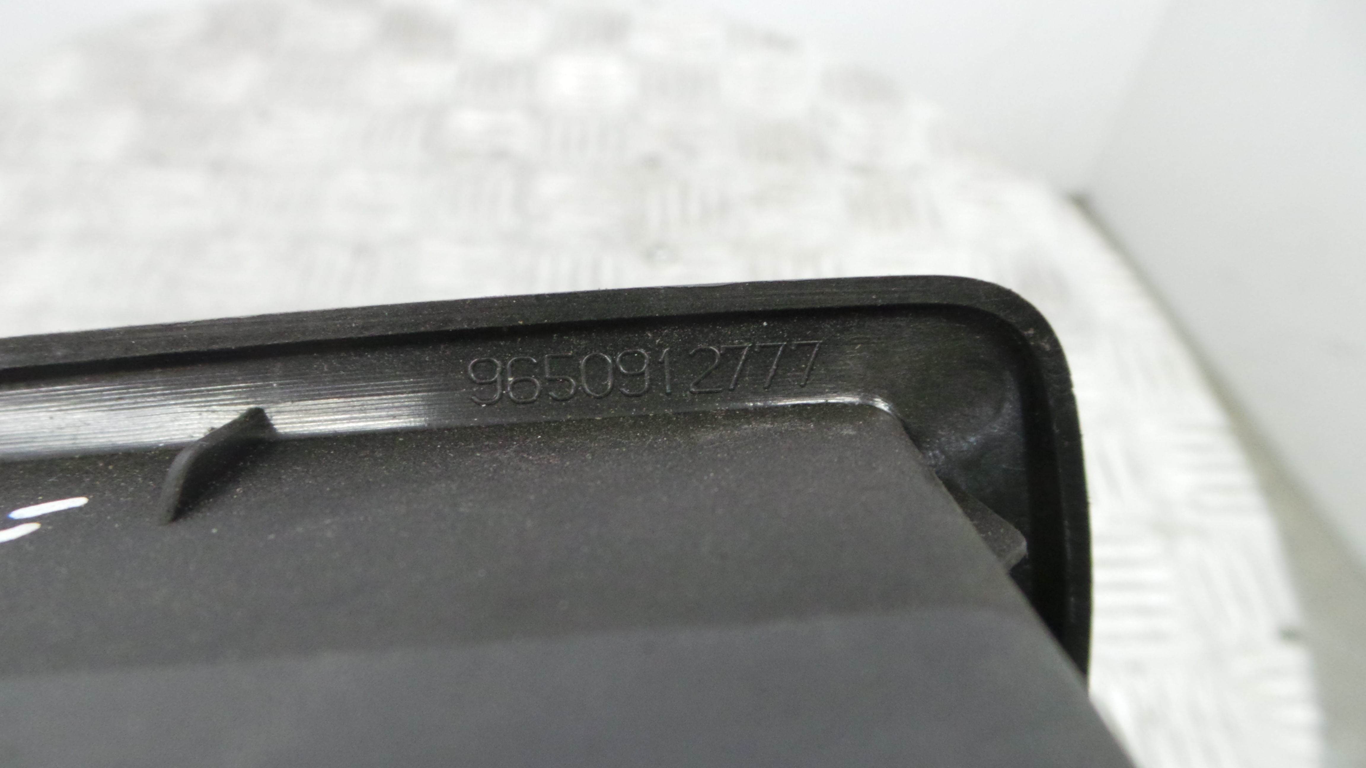 Interruptor / Comando Elevador Vidro Trás Esq 9650912777 - CITROËN C4 I (LC_)-36755538