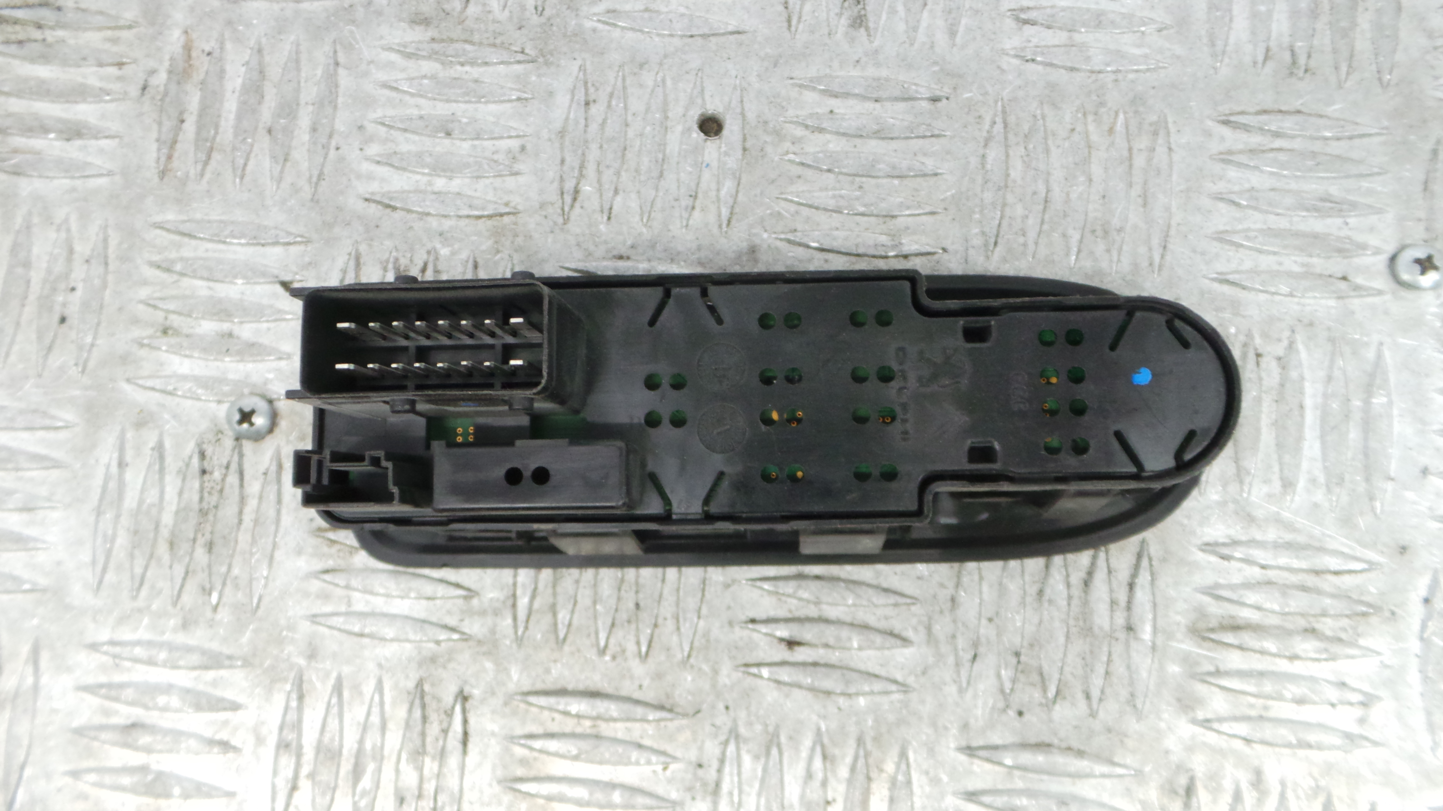 Interruptor / Comando Elevador Vidro Frente Esq  96637530XT - CITROËN C3 II (SC_)-36756085