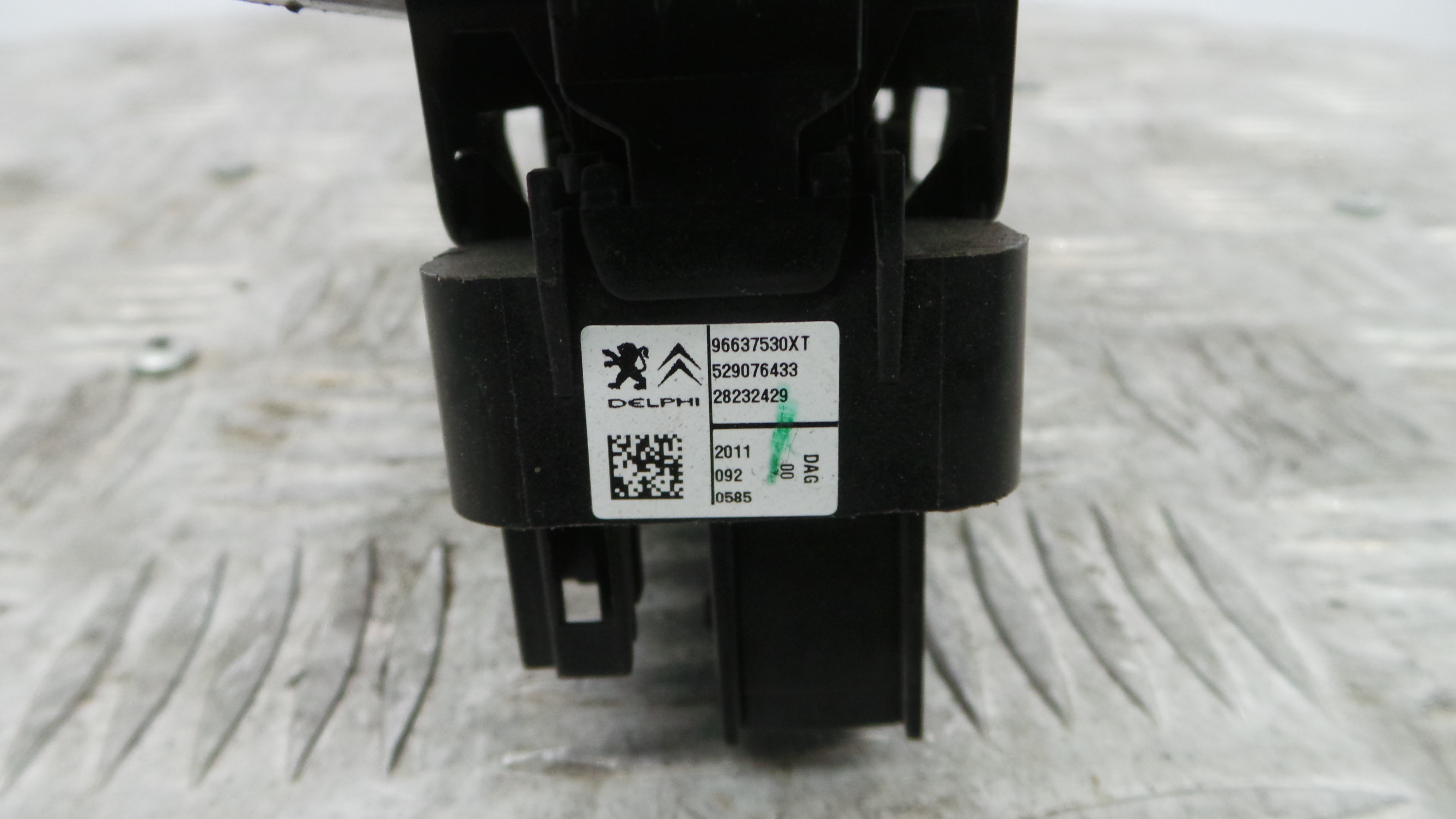 Interruptor / Comando Elevador Vidro Frente Esq  96637530XT - CITROËN C3 II (SC_)-36756085