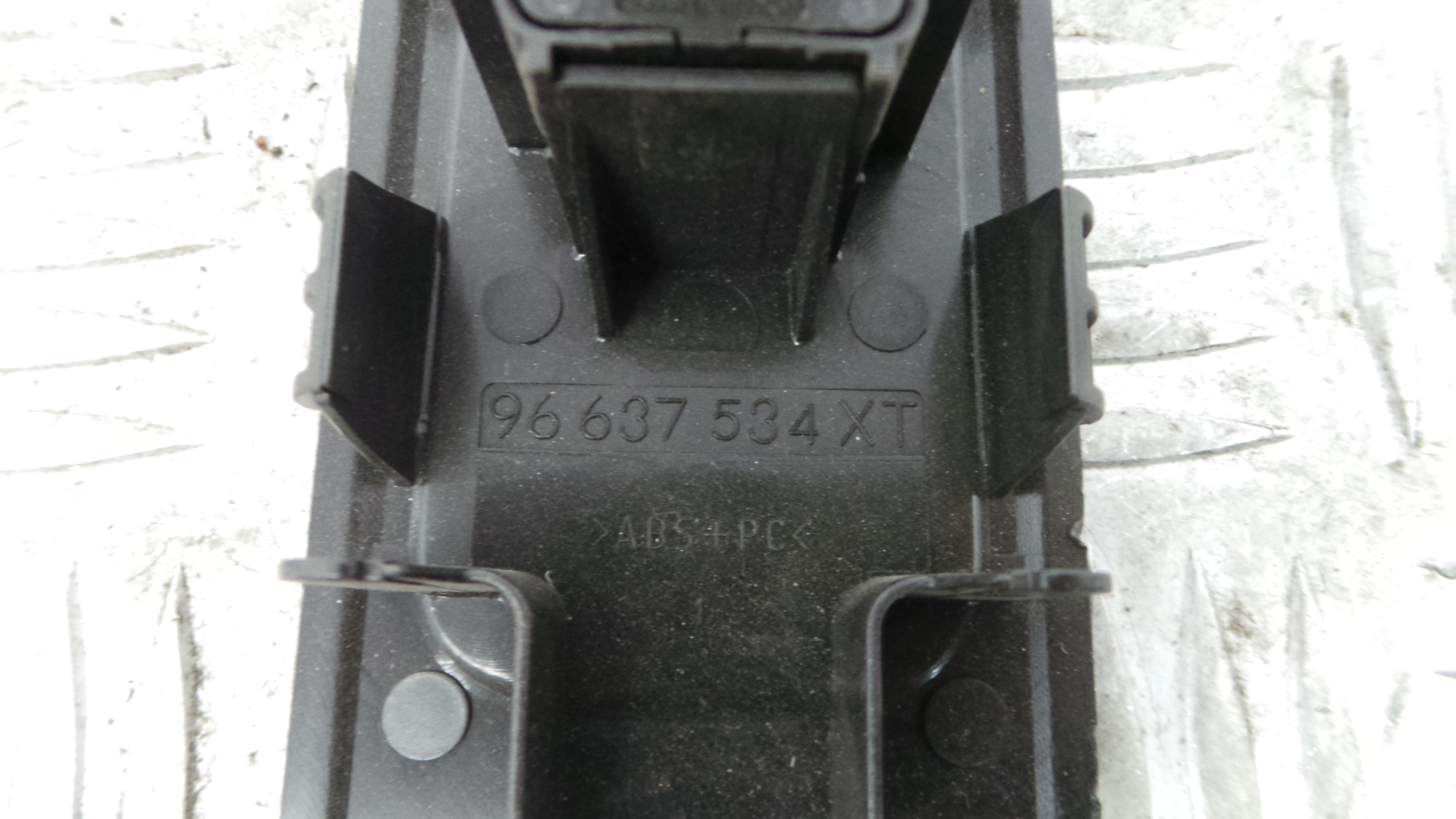 Interruptor / Comando Elevador Vidro Frente Dto 96637534XT - CITROËN C3 II (SC_)-36756363
