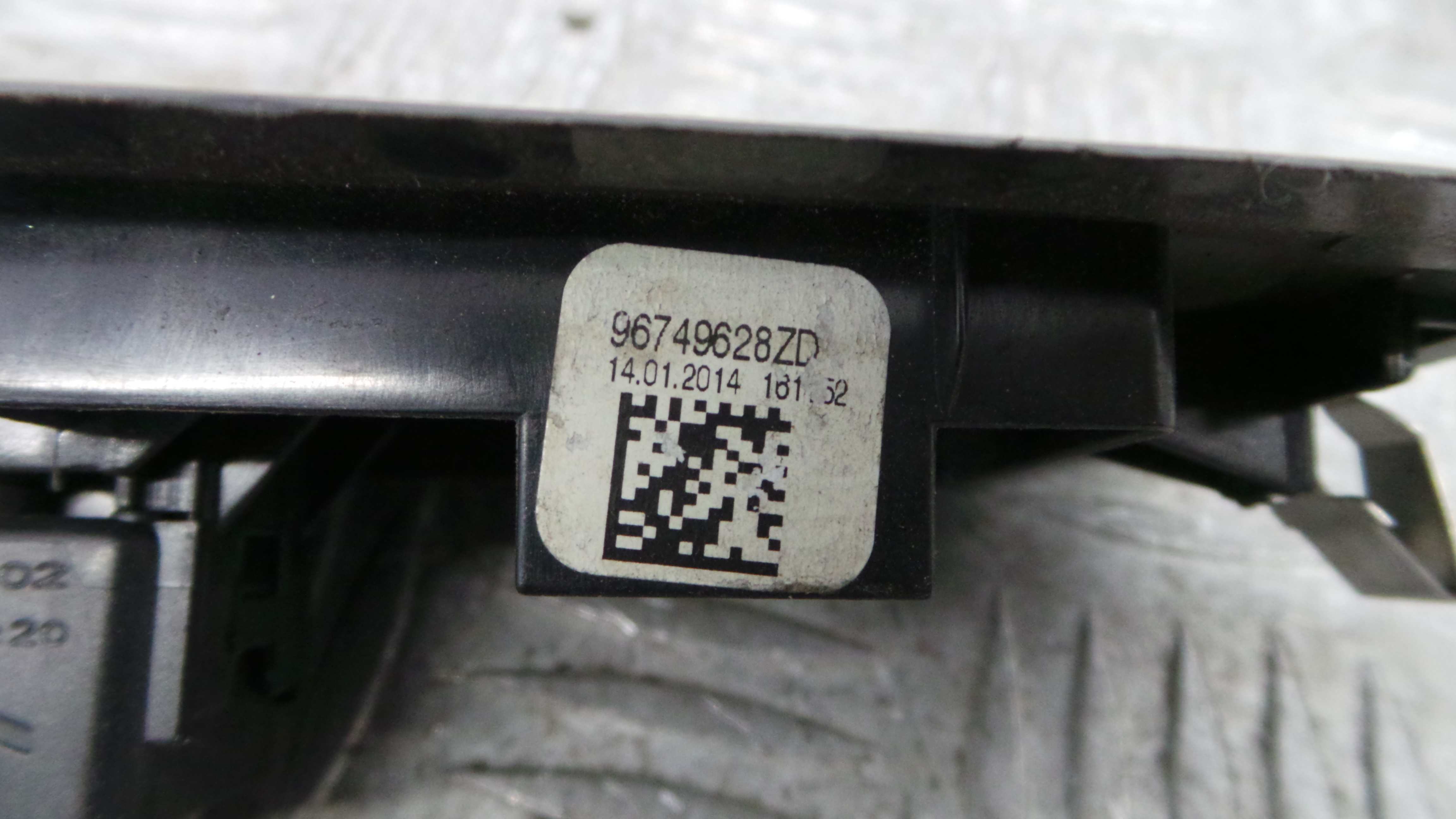 Interruptor / Comando Elevador Vidro Frente Dto 96749628ZD - PEUGEOT 208 I (CA_, CC_)-36756554