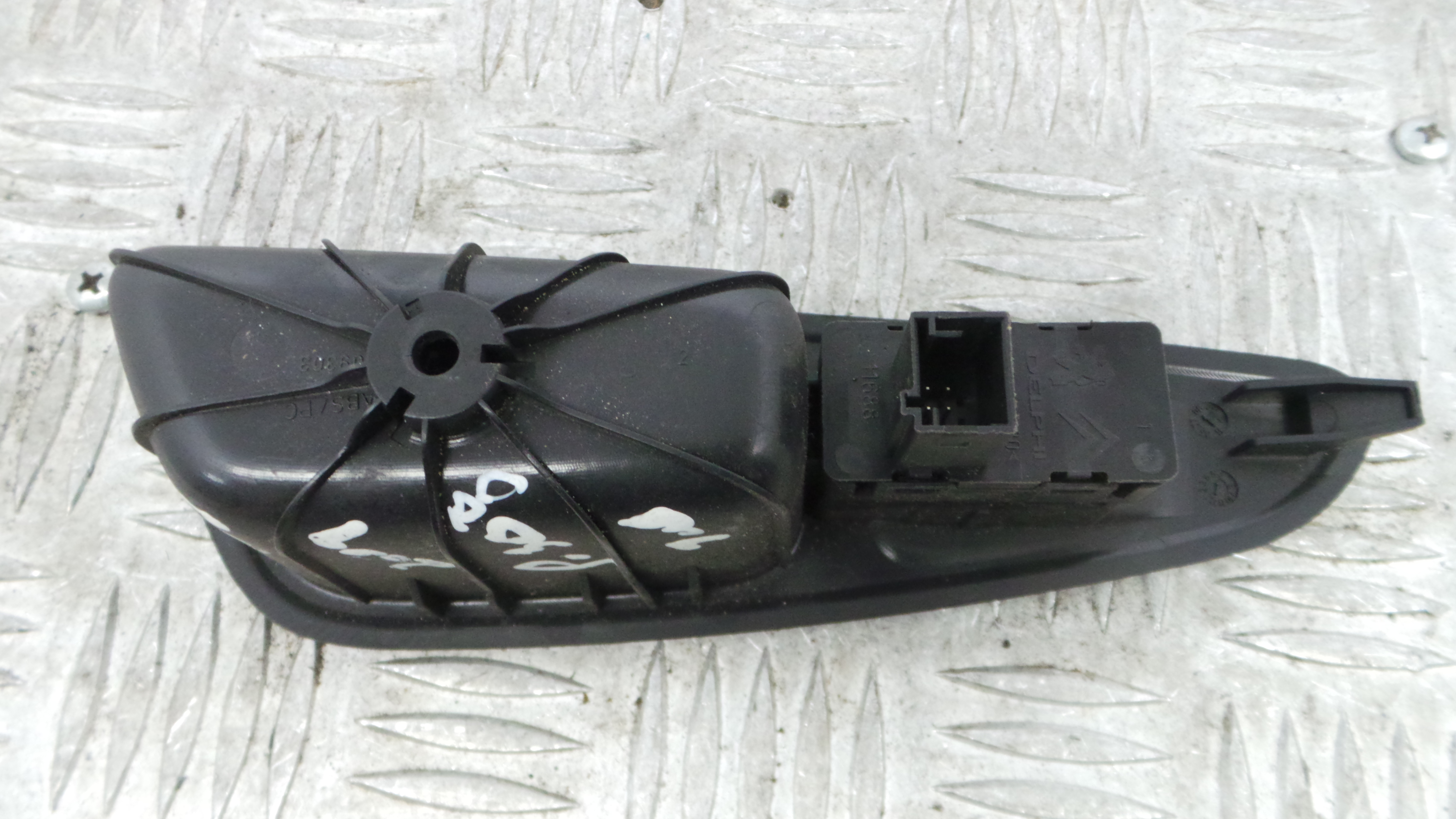 Interruptor / Comando Elevador Vidro Trás Dto 96573850XT - PEUGEOT 308 SW I (4E_, 4H_)-36756570