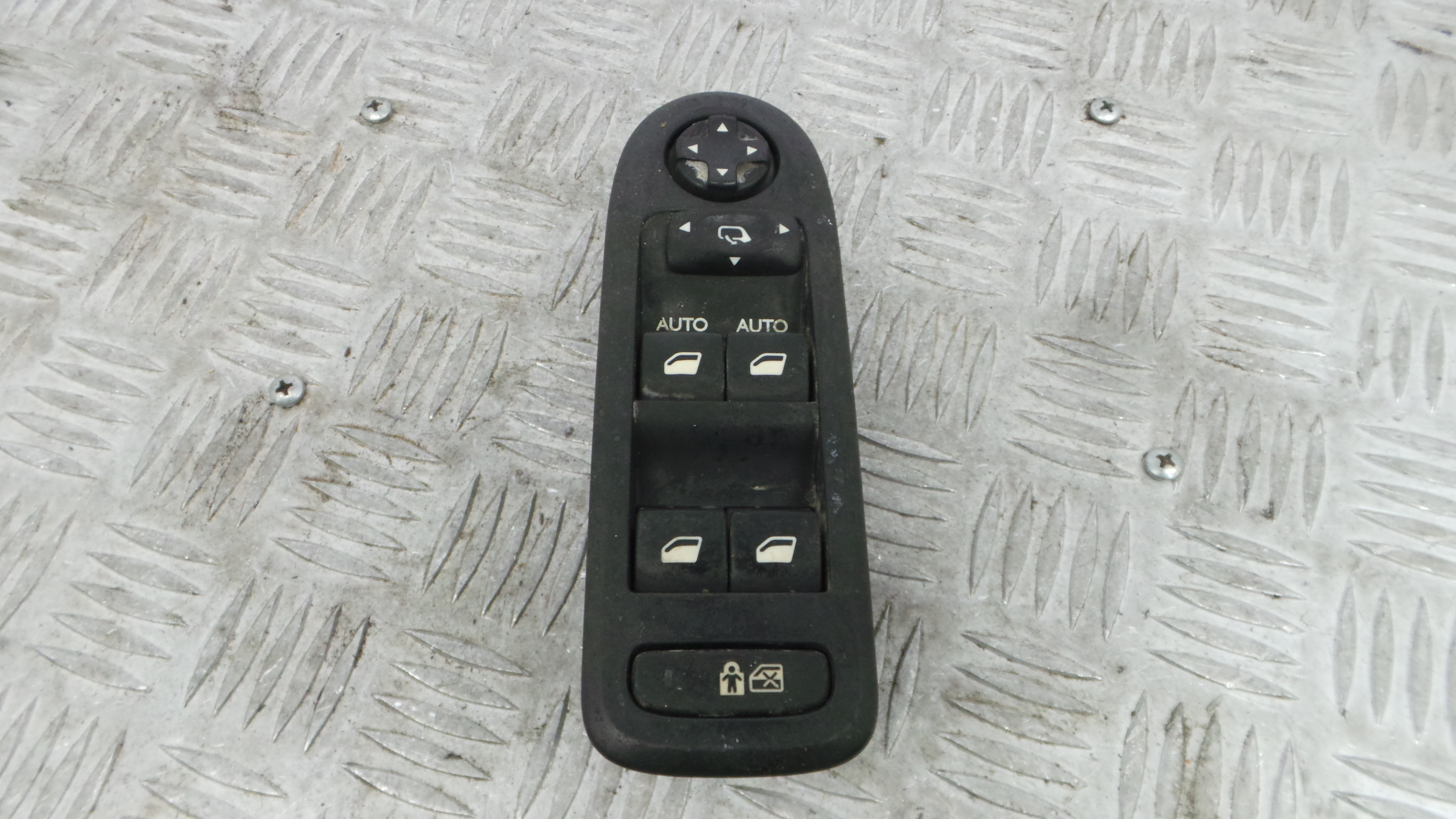 Interruptor / Comando Elevador Vidro Frente Esq 96652236XT - CITROËN C3 II (SC_)-36756770 Interruptor / Comando Elevador Vidro Frente Esq 96652236XT - CITROËN C3 II (SC_)-36756770