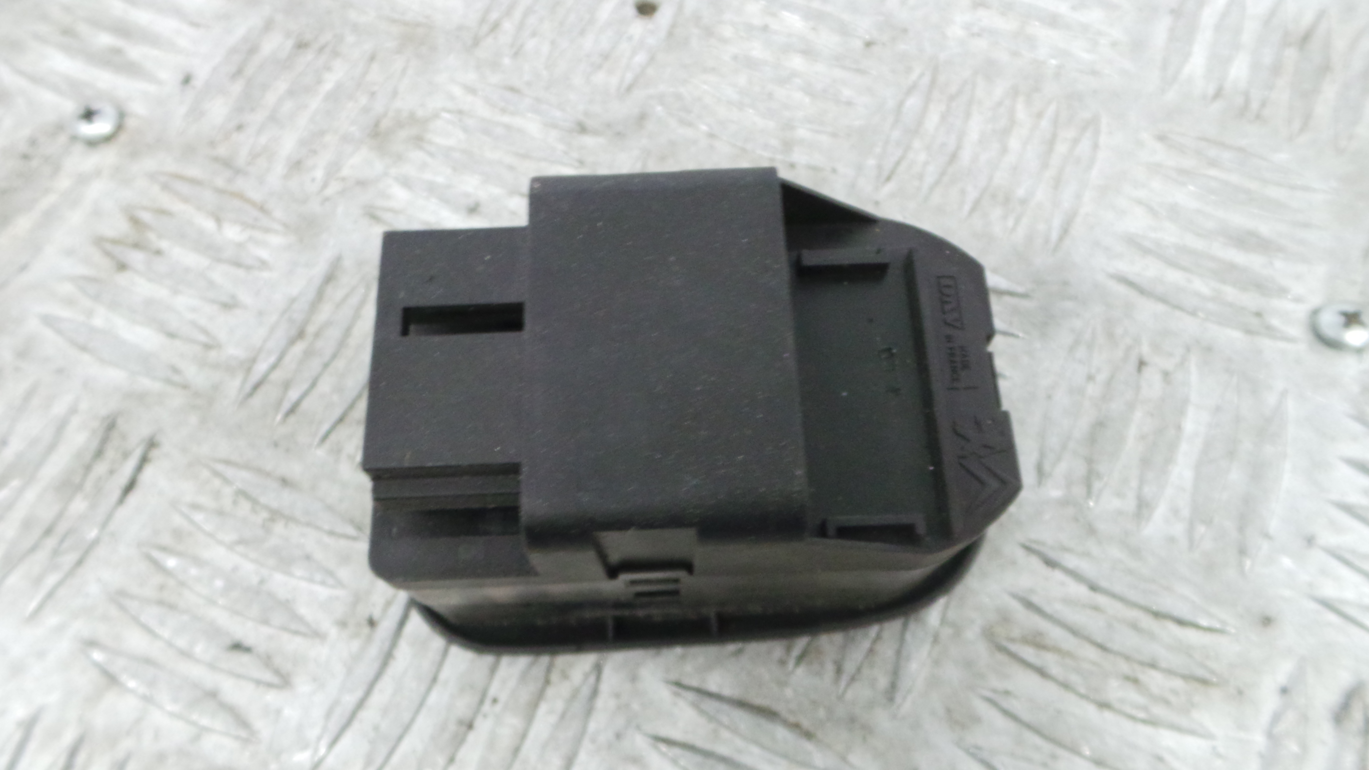 Interruptor / Comando Elevador Vidro Frente Esq  6552WQ - PEUGEOT 206 Hatchback (2A/C)-36756780