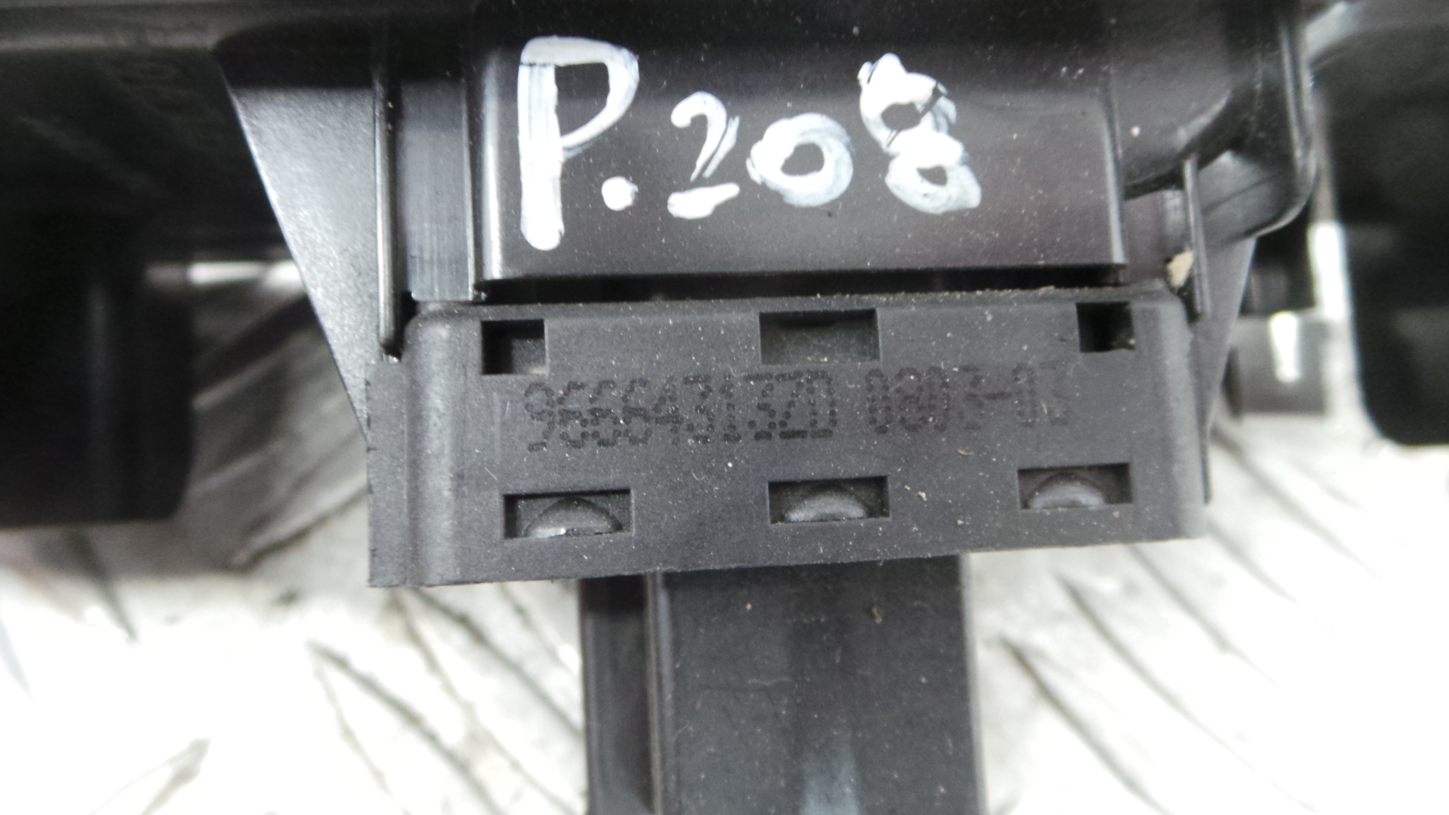 Interruptor / Comando Elevador Vidro Frente Esq 96749245ZD - PEUGEOT 208 I (CA_, CC_)-36756834